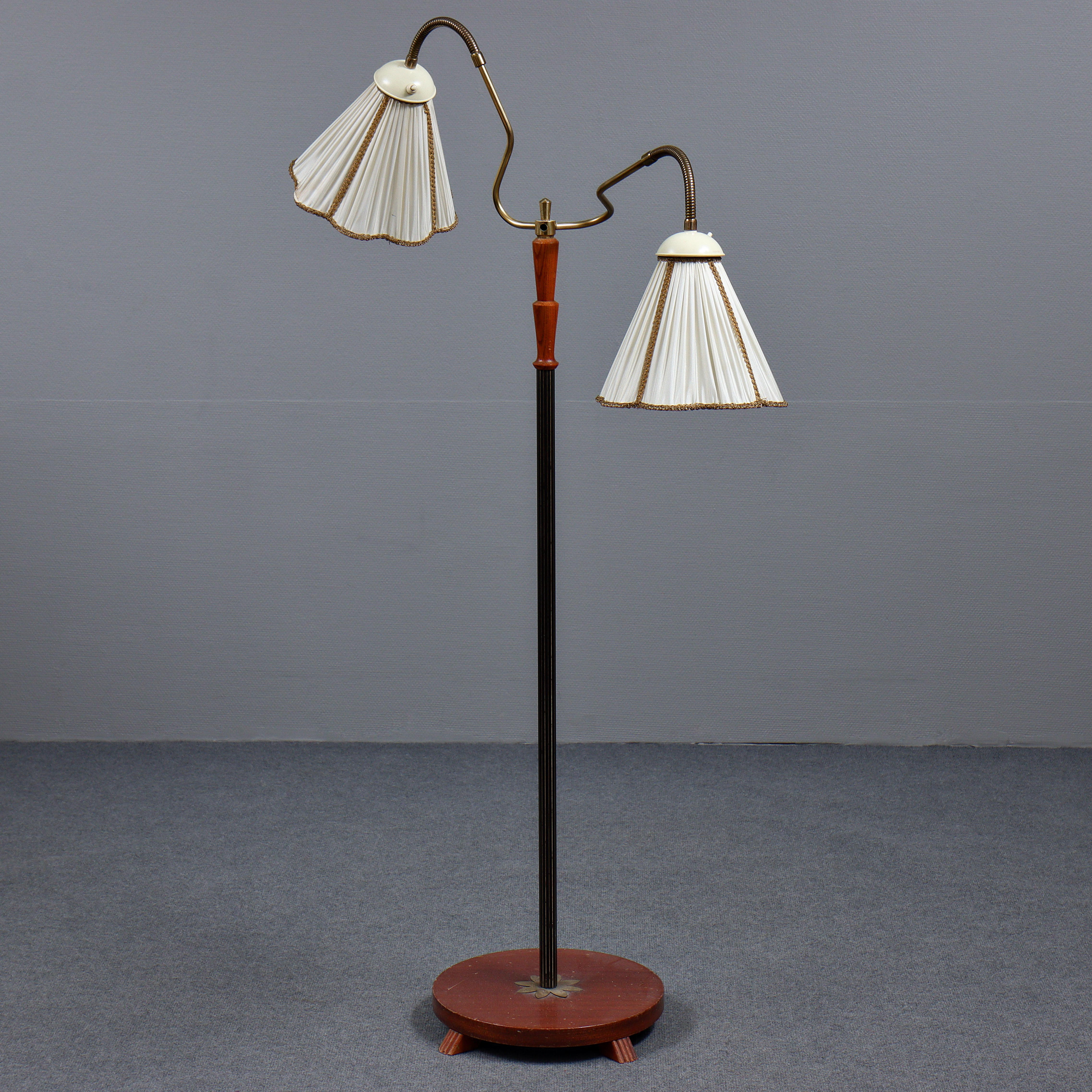 GOLVLAMPA, TRÄ, MÄSSING, 1940/1950-TAL, ÖRSJÖ BELYSNING.