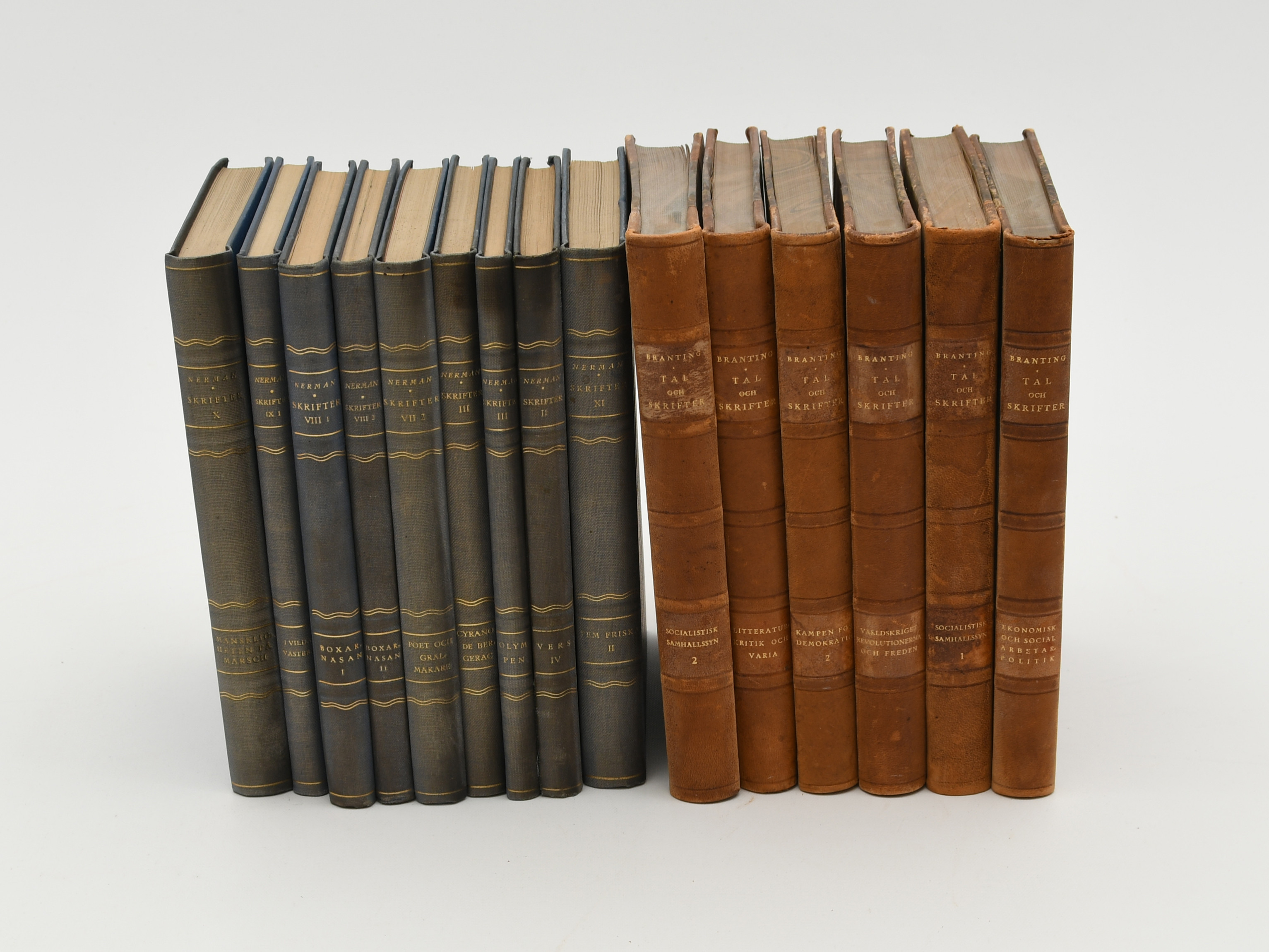 Böcker av Ture Nerman 9 volymer och Hjalmar Branting 6 volymer.