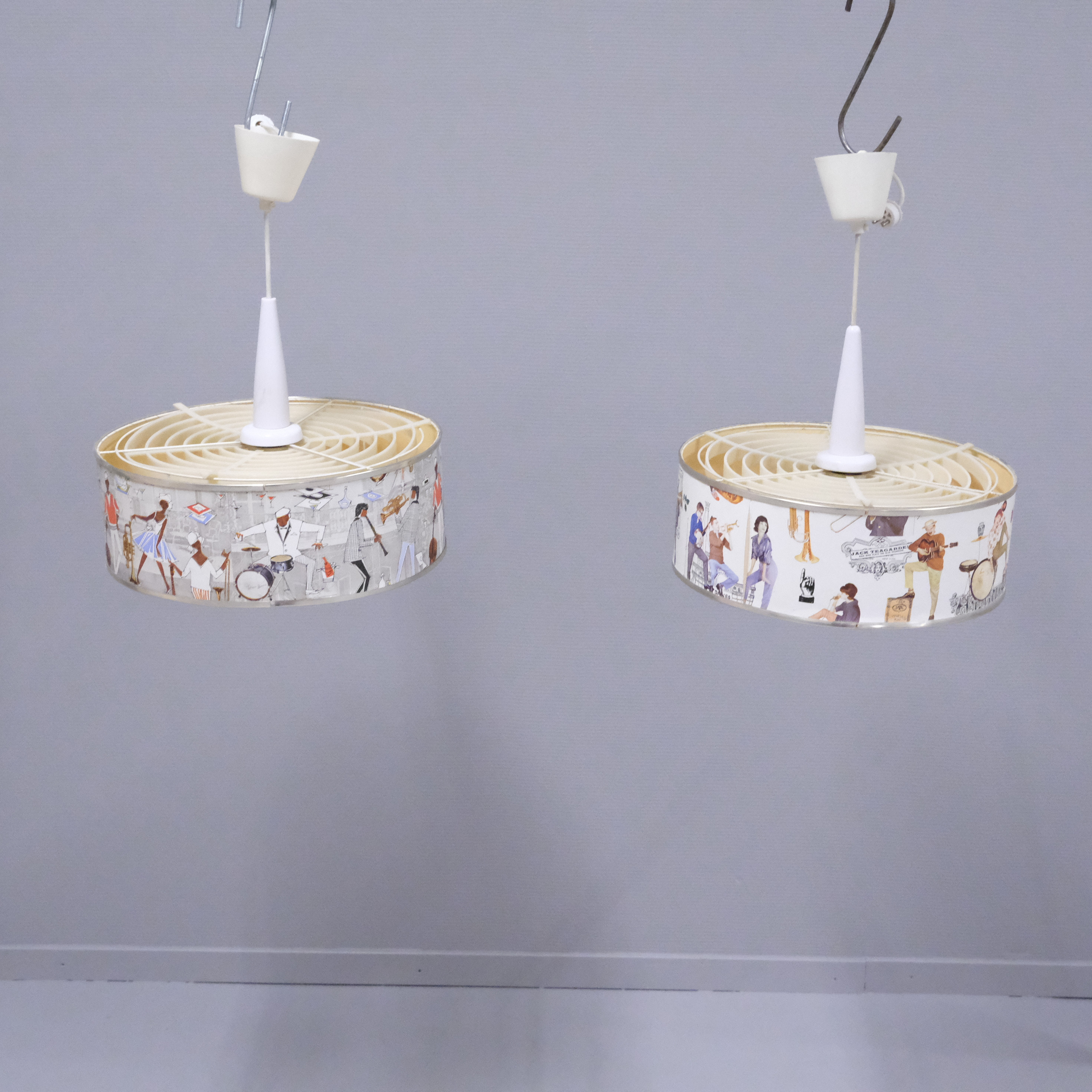 TAKLAMPOR, PLAST, KRONOBERGS BELYSNING, 1960/70-TAL, TVÅ STYCKEN.