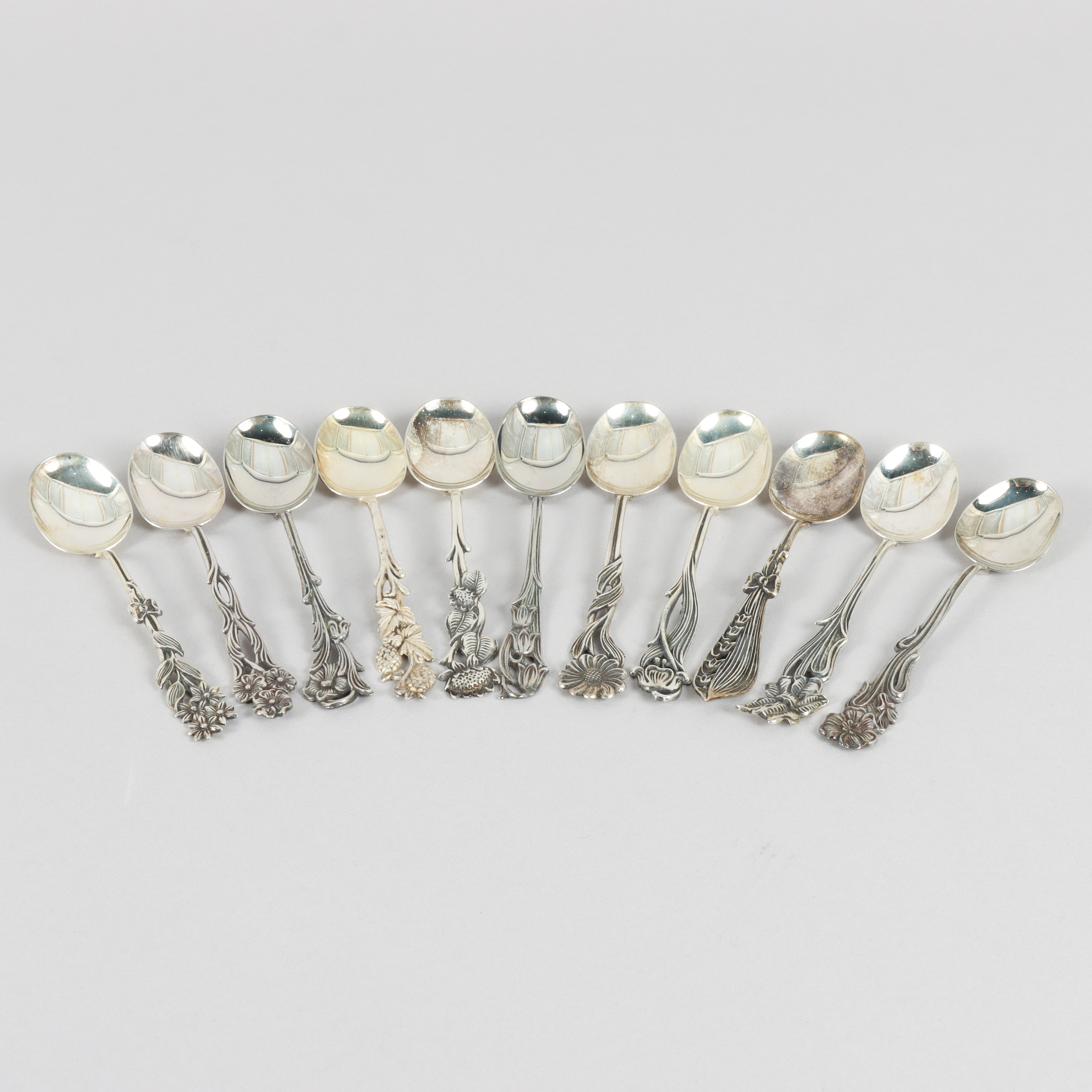 KAFFESKEDAR, 11 stycken silver, "Svenska Floran".