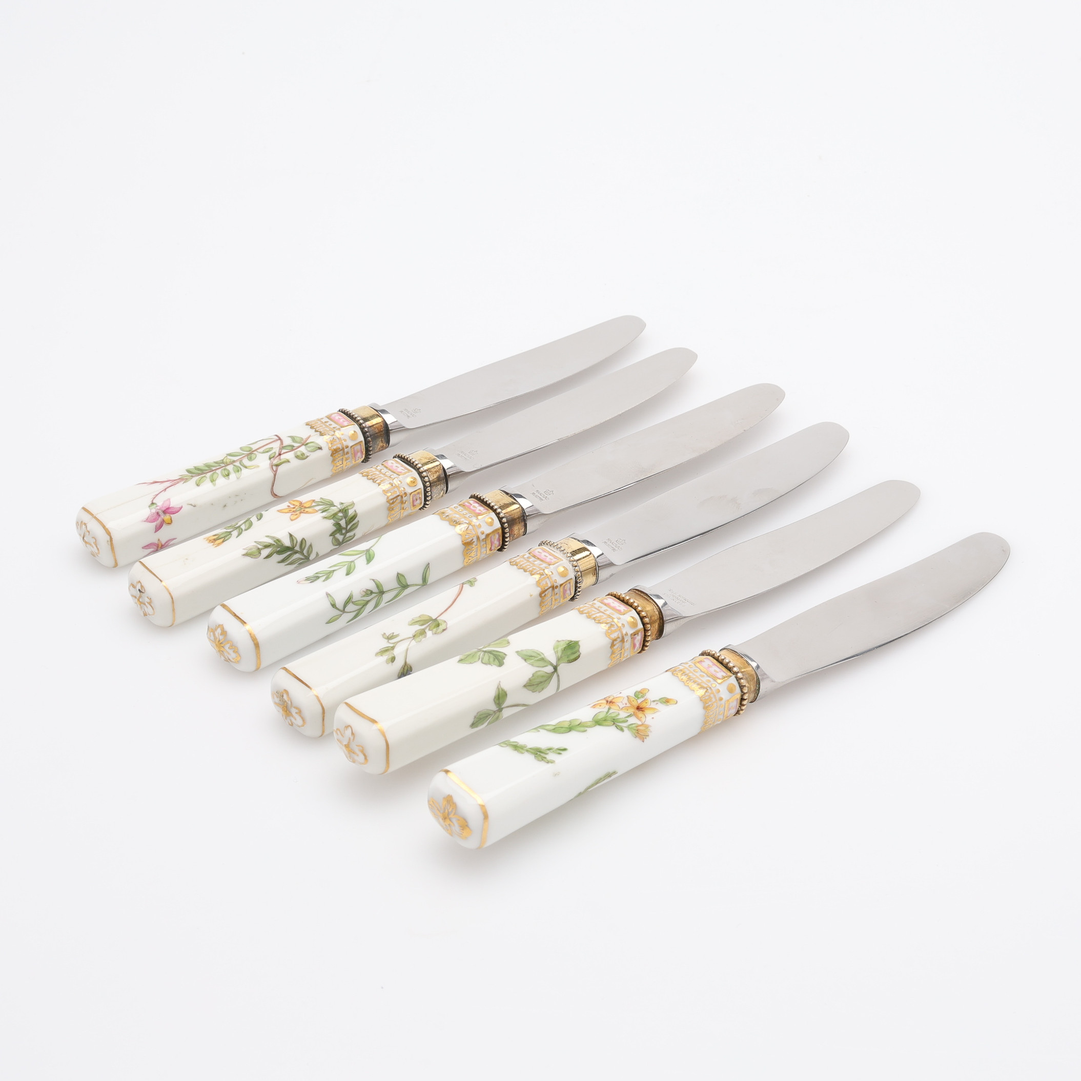 KNIVAR, 4+2 ST, PORSLIN & ROSTFRITT STÅL, FLORA DANICA, ROYAL COPENHAGEN, DANMARK.