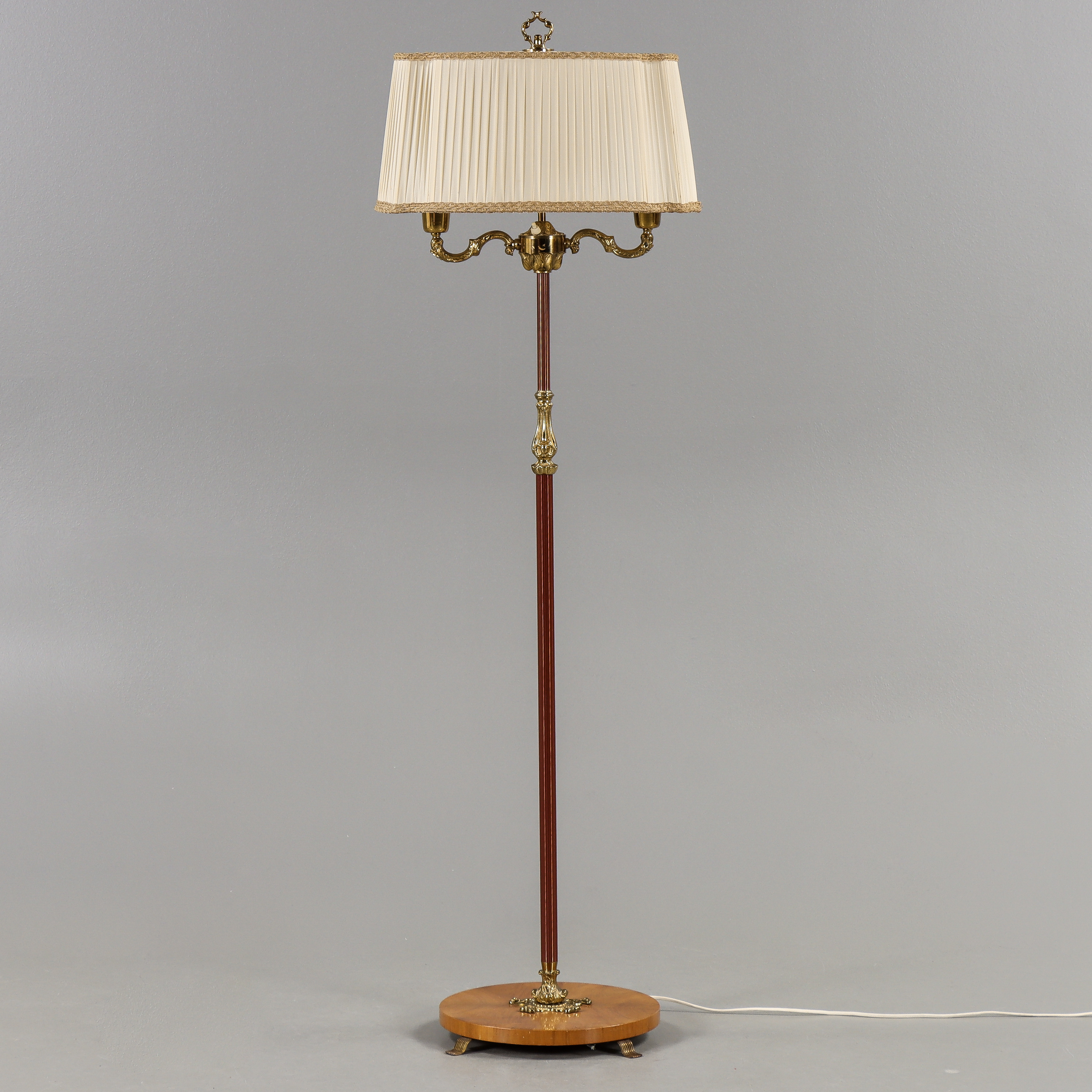 GOLVLAMPA Mässing, 1900-talets mitt.