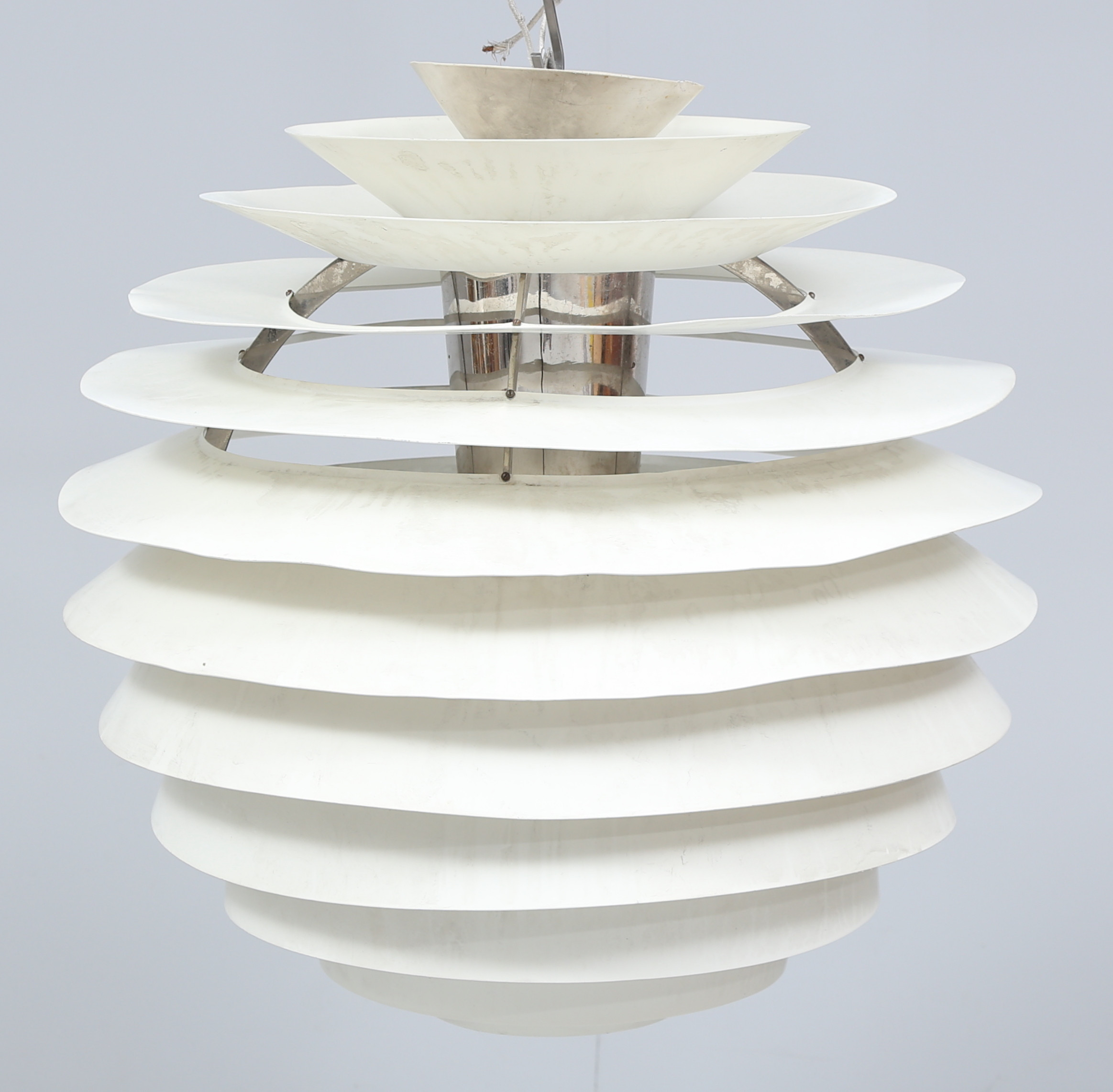 POUL HENNINGSEN. Taklampa, "PH Louvre" för Louis Poulsen.