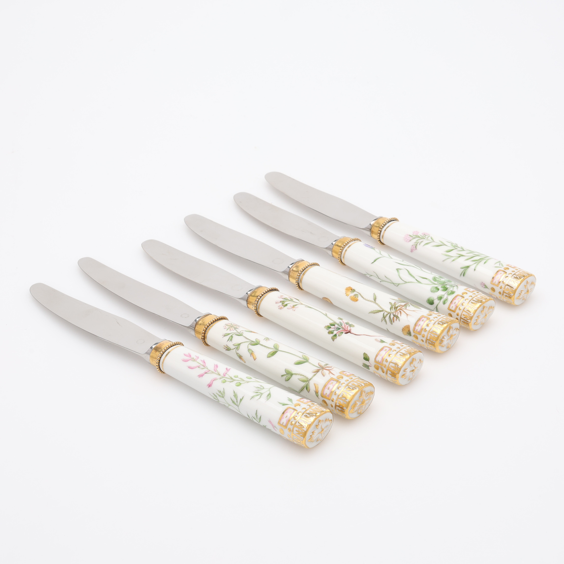 KNIVAR, 4+2 ST, PORSLIN & ROSTFRITT STÅL, FLORA DANICA, ROYAL COPENHAGEN, DANMARK.