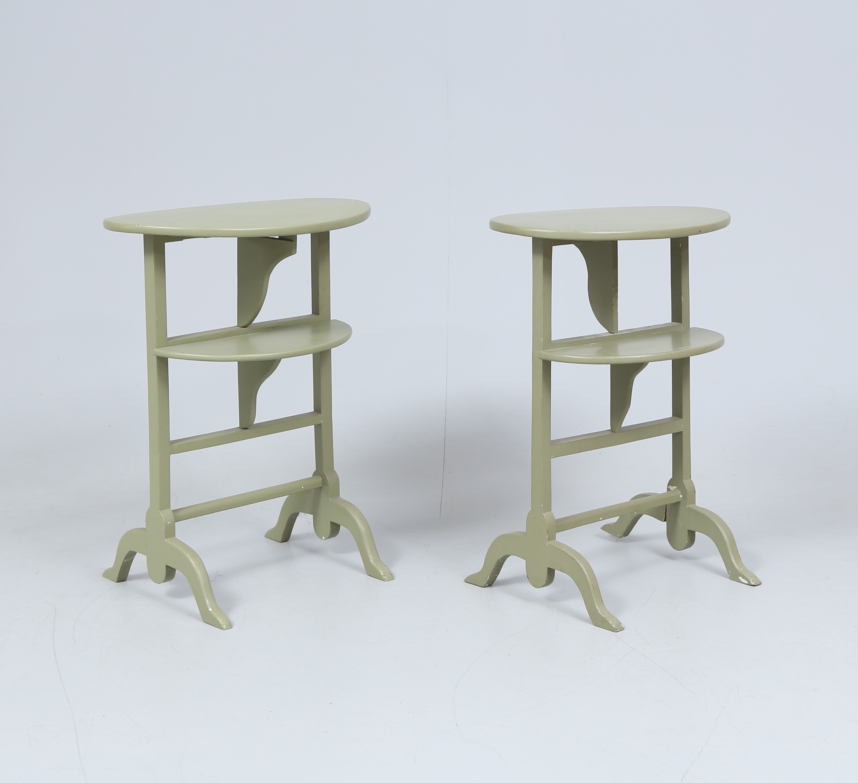 BORD/NATTDUKSBORD, 1 par, bemålade, 1900-tal.