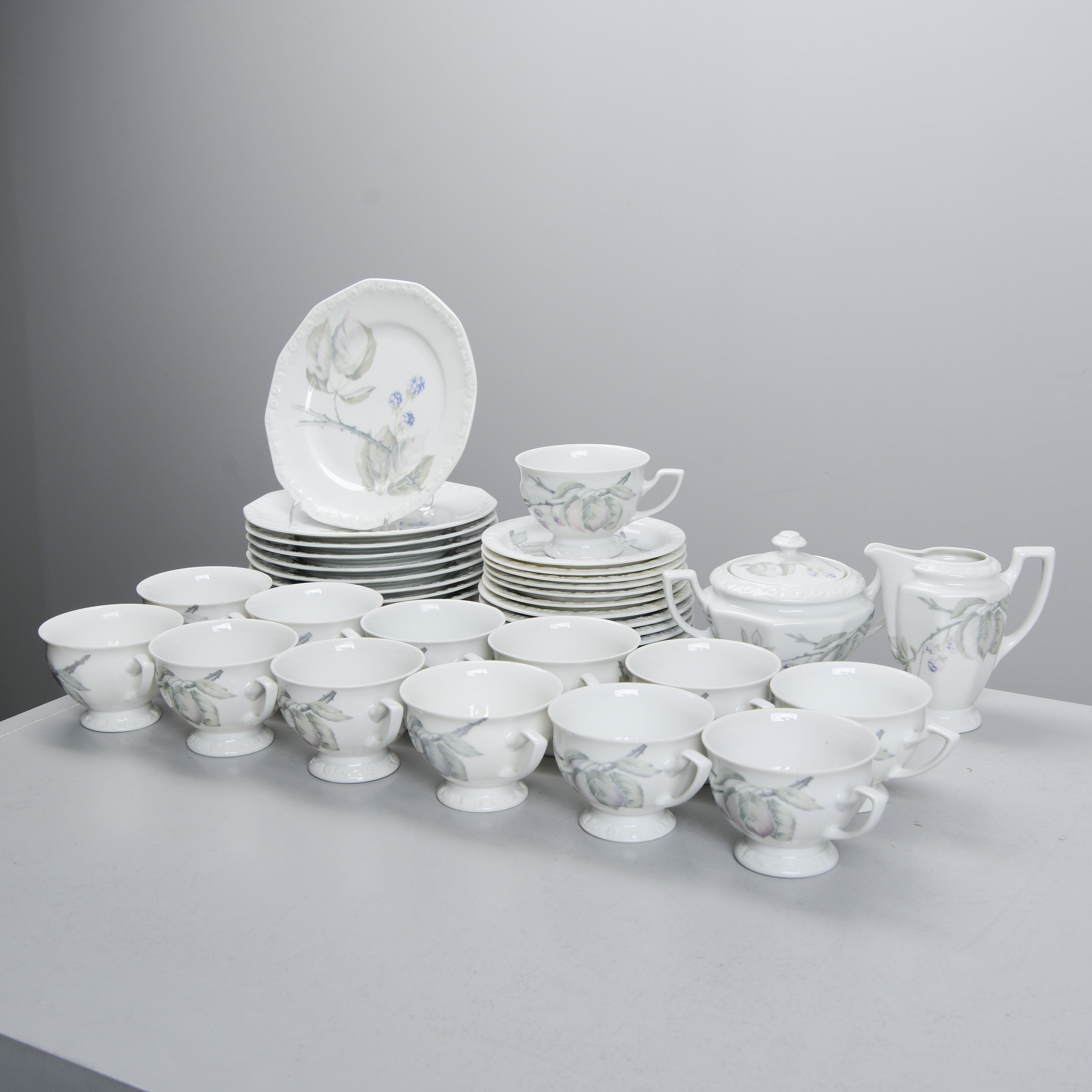 KAFFESERVISDELAR för 12 personer, "Maria Björnbär", Rosenthal, Tyskland (27 delar).