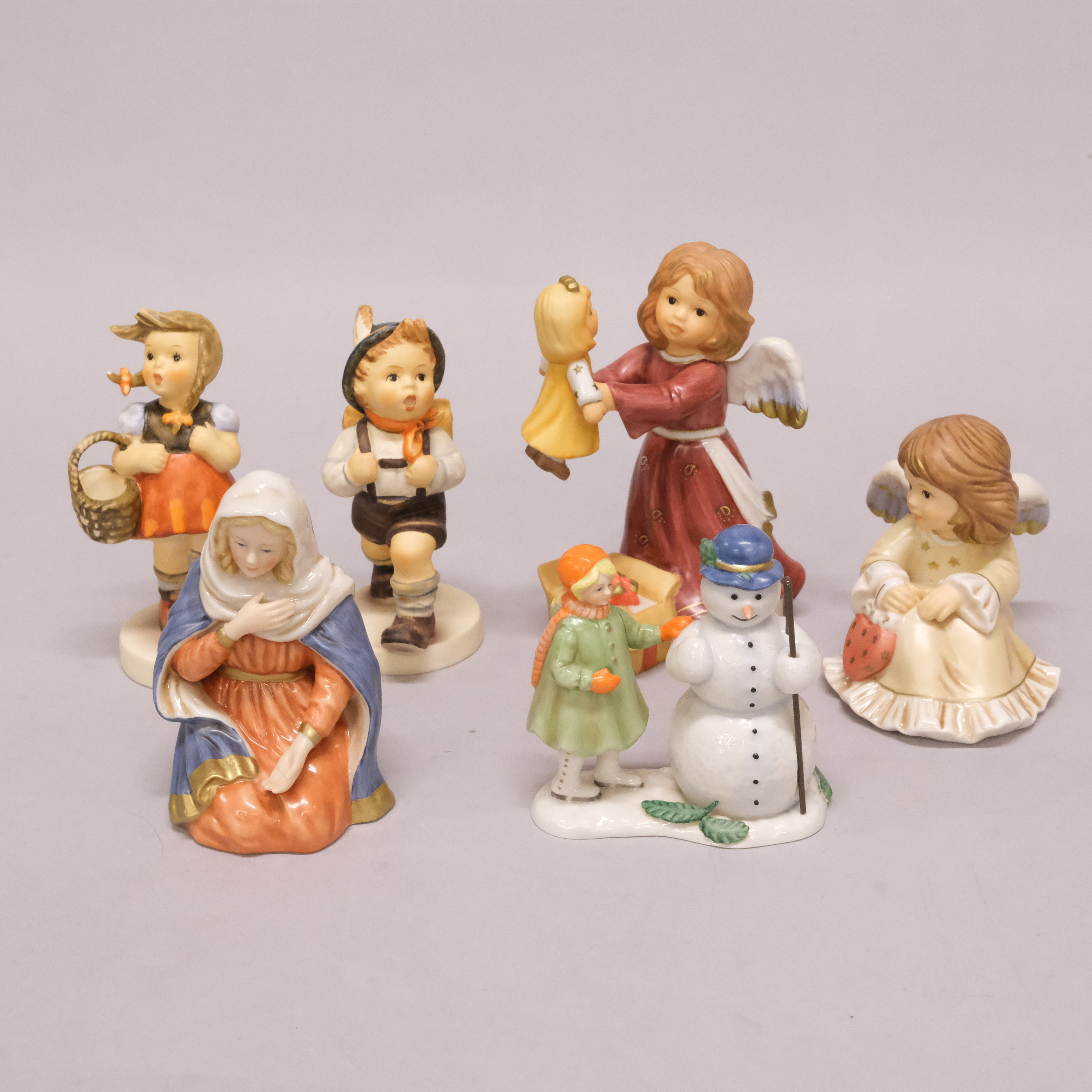 SEX FIGURINER, GOEBEL OCH FYRKLÖVERN.