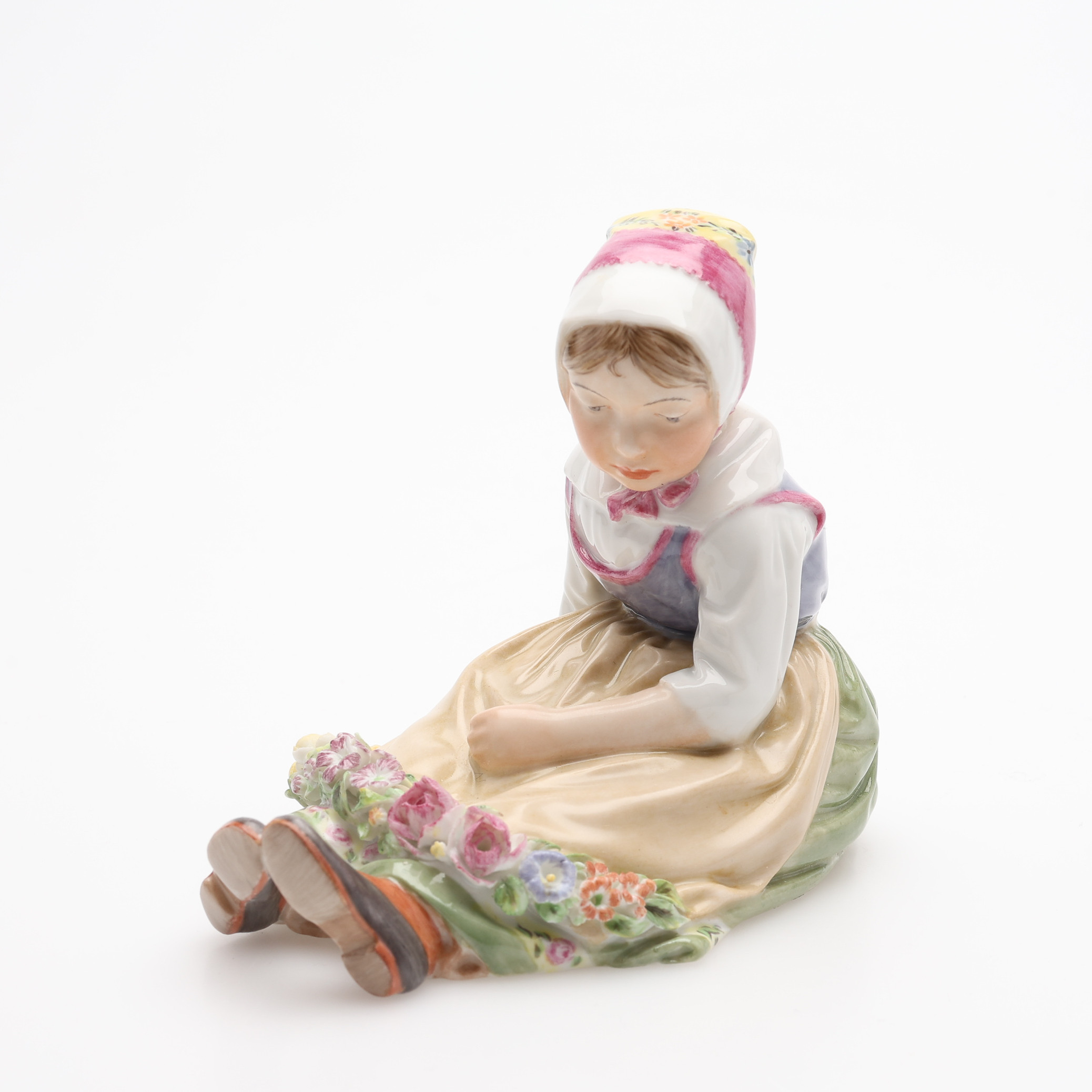 CARL MARTIN-HANSEN. FIGURIN, PORSLIN, MODELL 12418, ROYAL COPENHAGEN, DANMARK, 1920-TAL.