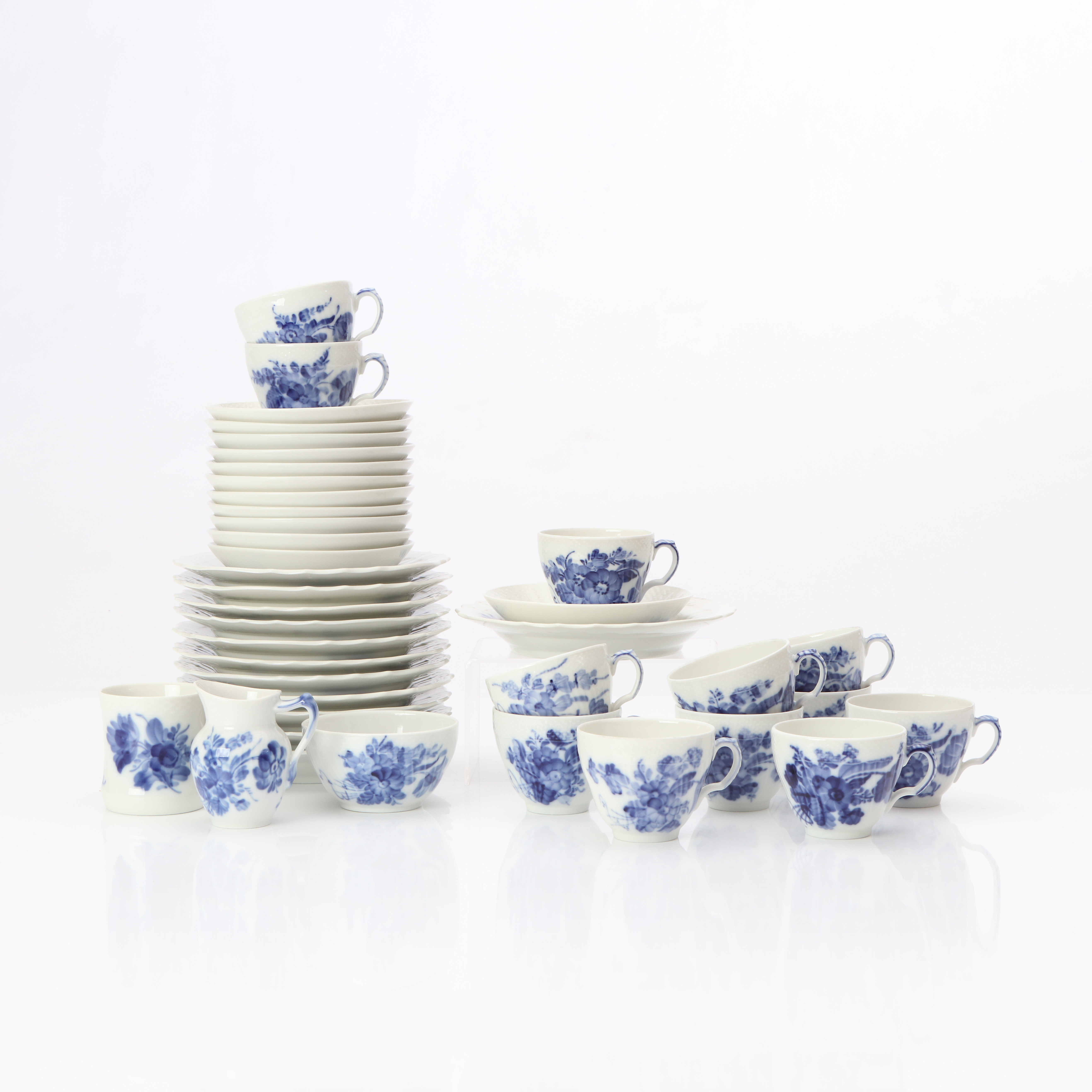 BLÅ BLOMST, KAFFESERVIS, 27 DELAR. Porslin. Royal Copenhagen. Danmark, 1900-tal.