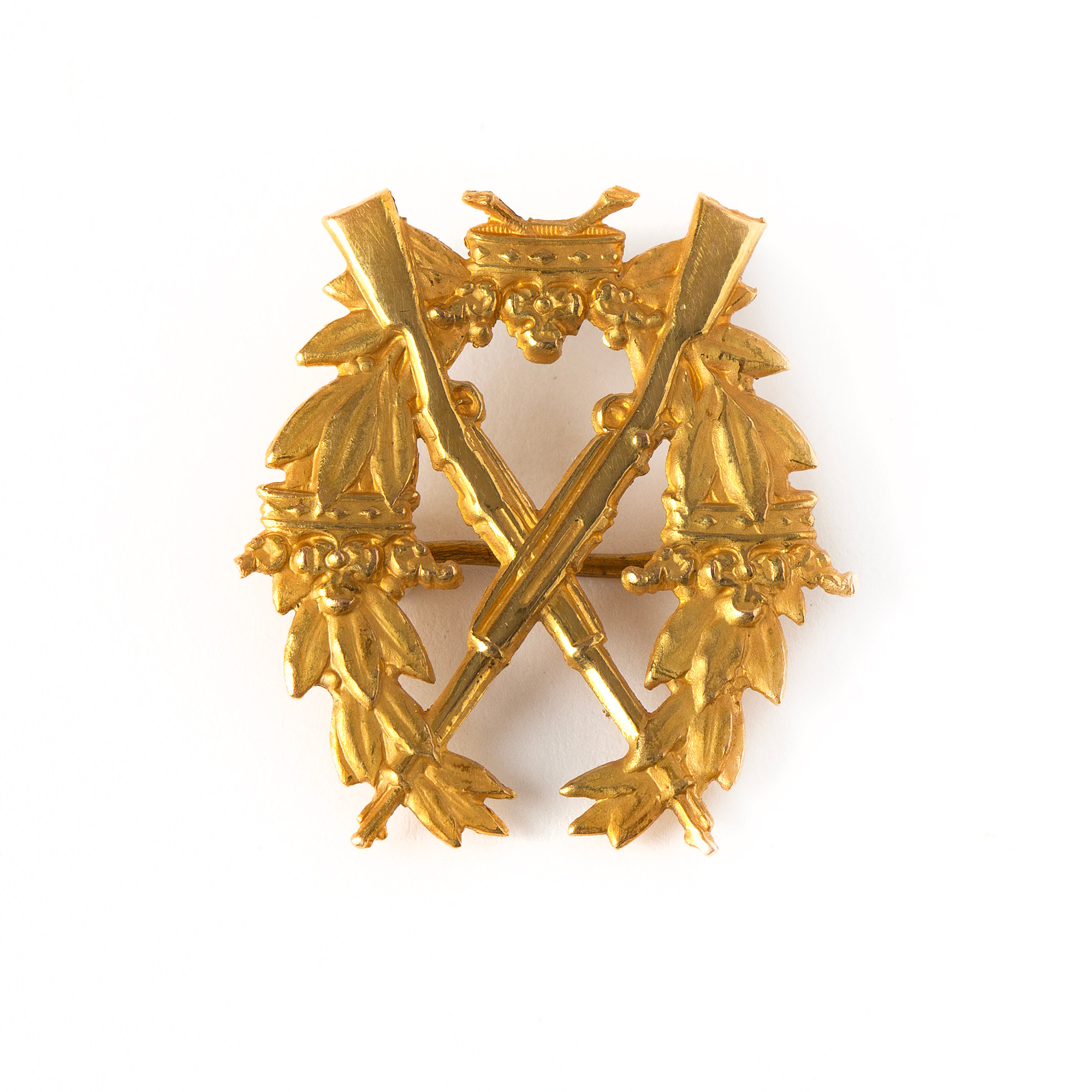 BROSCH/SKYTTEMÄRKE. 18K guld, 1910.