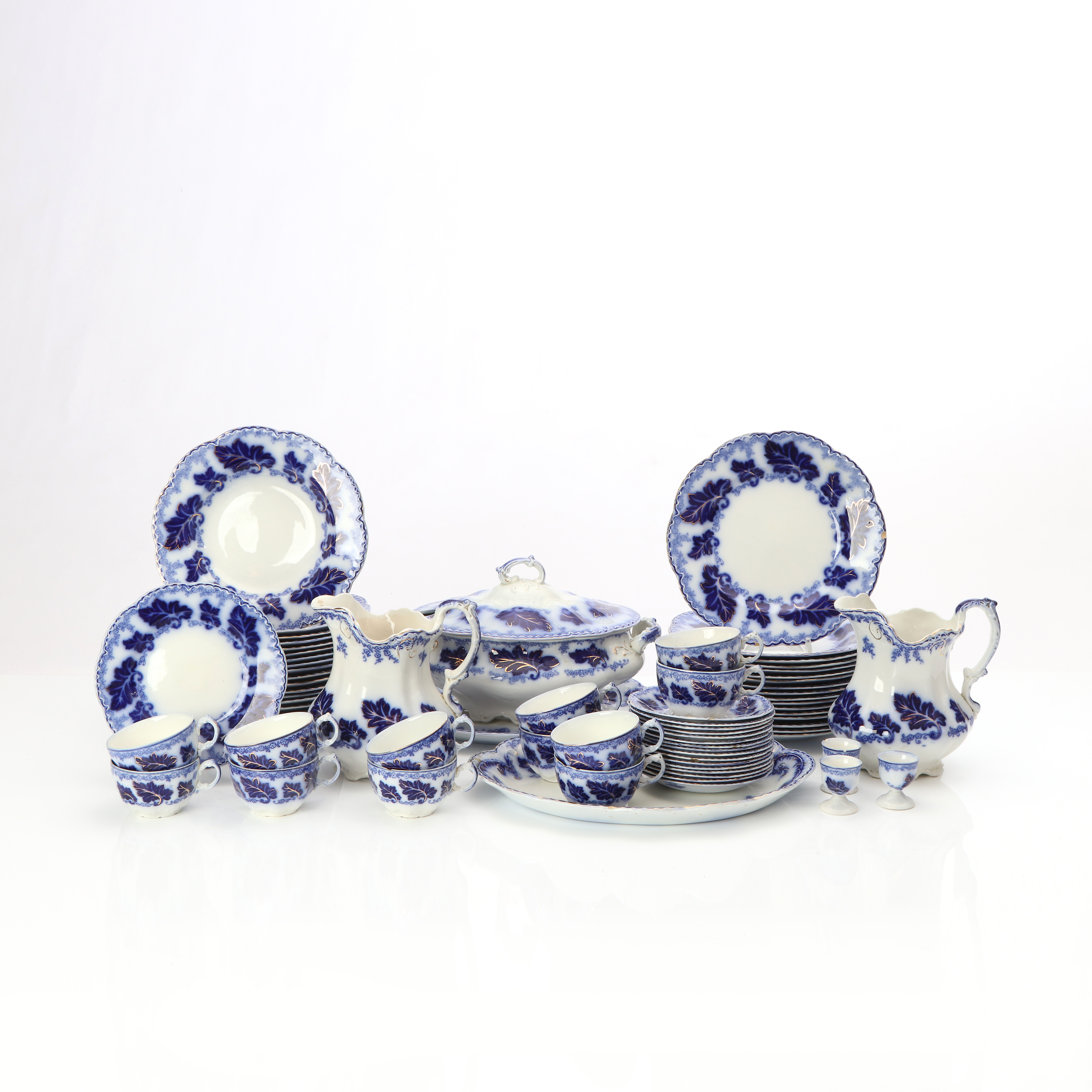 JOHNSON BROS, MAT- OCH KAFFESERVIS, 56 DELAR. Flintgods med dekor i koboltblått och guld. "Normandy".