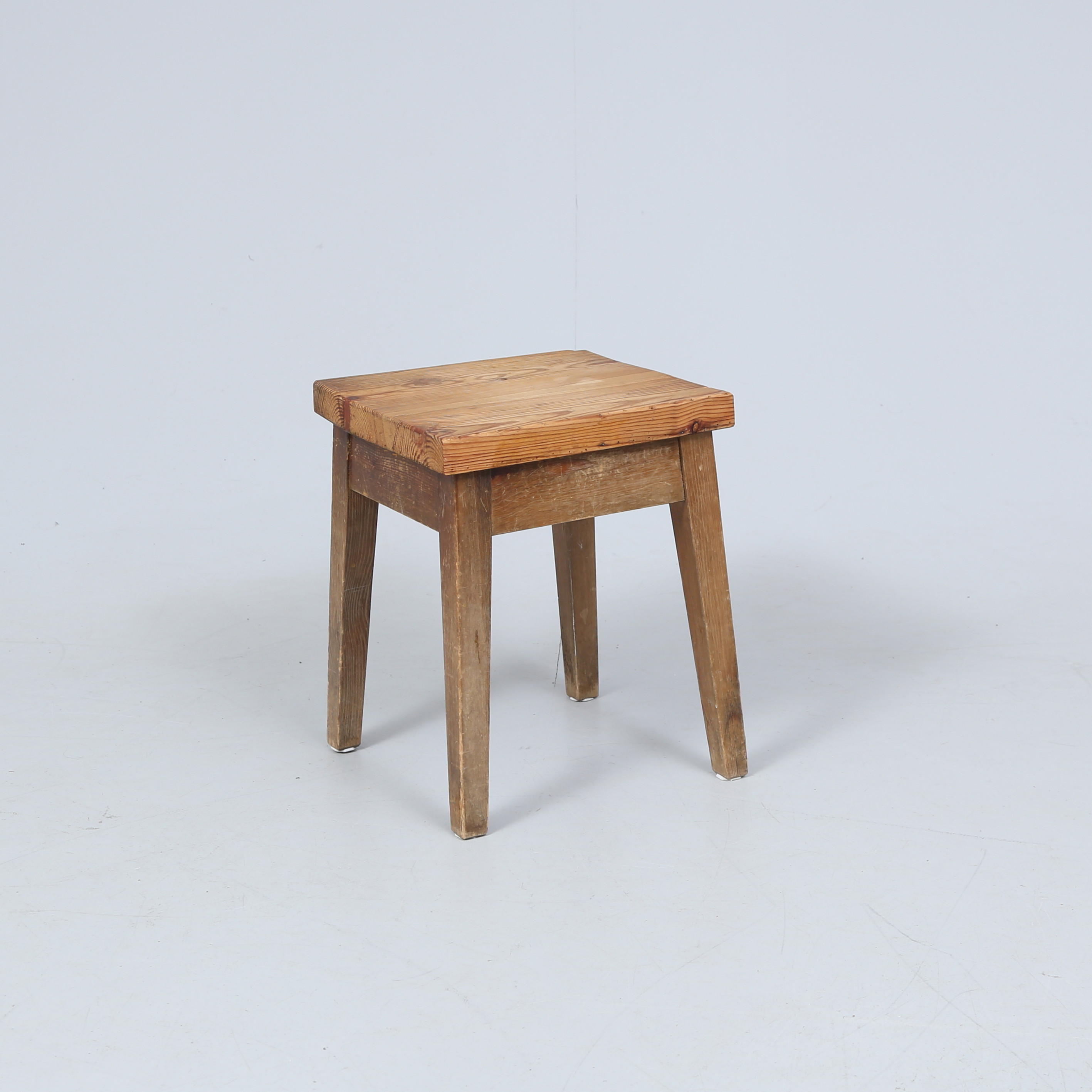 PALL/BORD, löv och barrträ, 1900-tal.