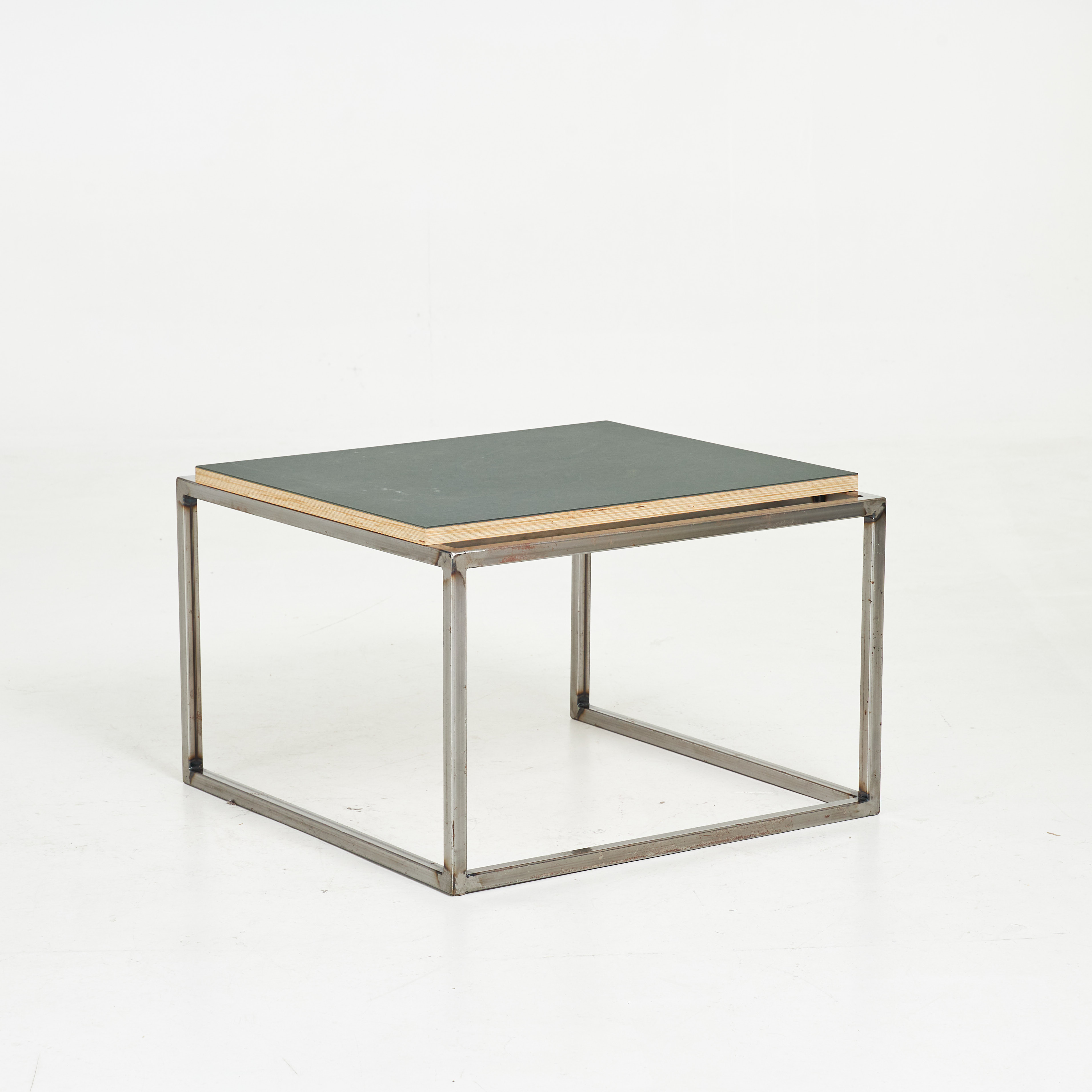 SOFFBORD, stomme i metall, grönlackerad toppskiva, 1900-tal.
