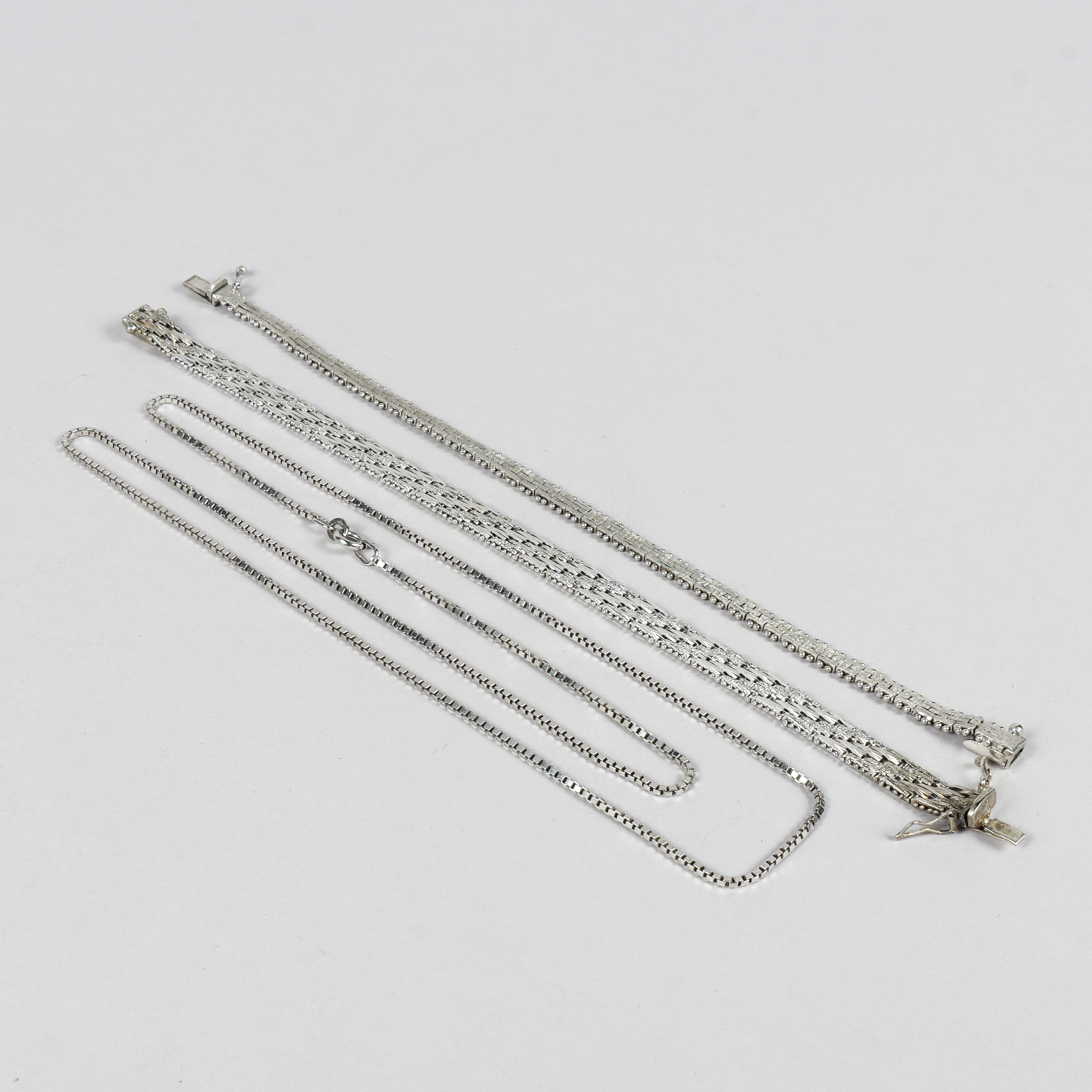 HALSKEDJA OCH ARMBAND 2 stycken , silver.