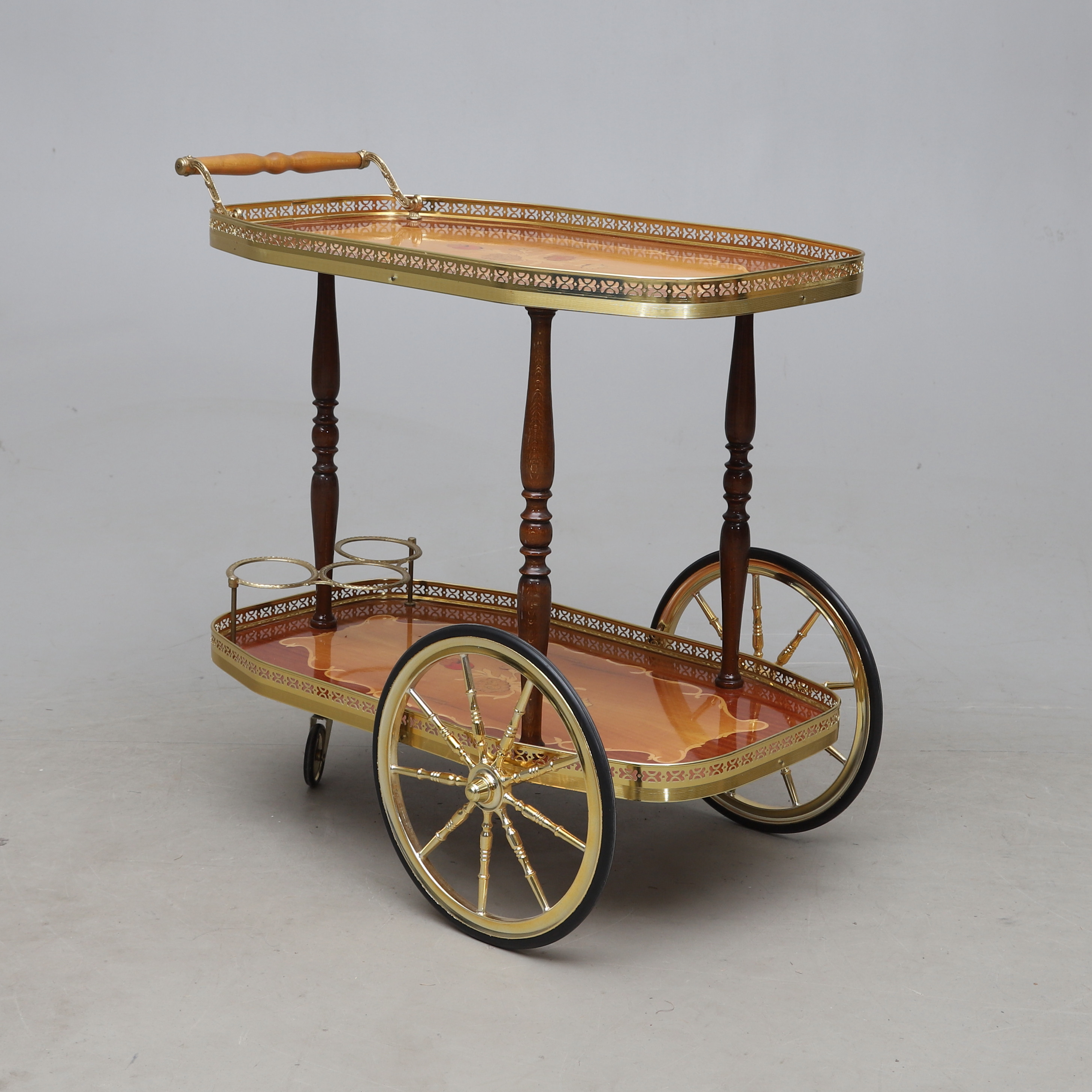SERVERINGSVAGN, trä och gulmetall, intarsia, 1900-talets andra hälft.