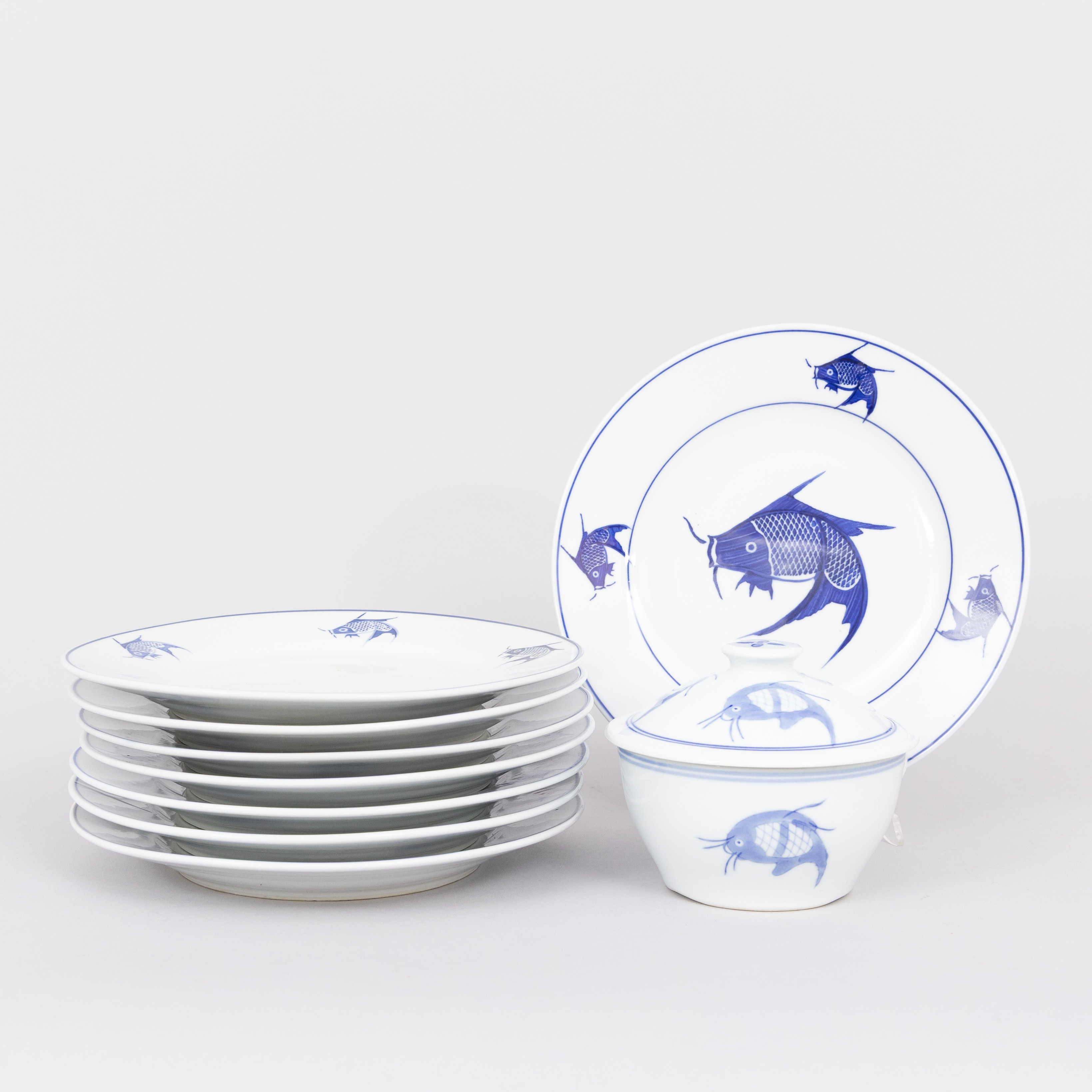 MATSERVISDELAR, 9 st, glaserat stengods, 1900-tal, Kina.