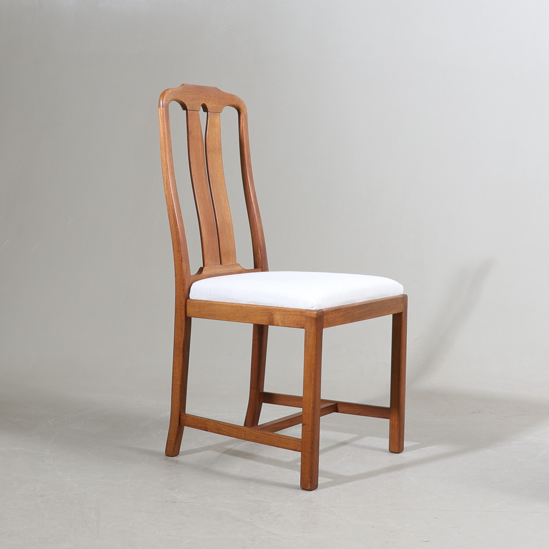 CARL MALMSTEN. Stolar, 4 st, valnöt, "Ambassadör", Åfors Möbelfabrik, 1900-talets andra hälft.