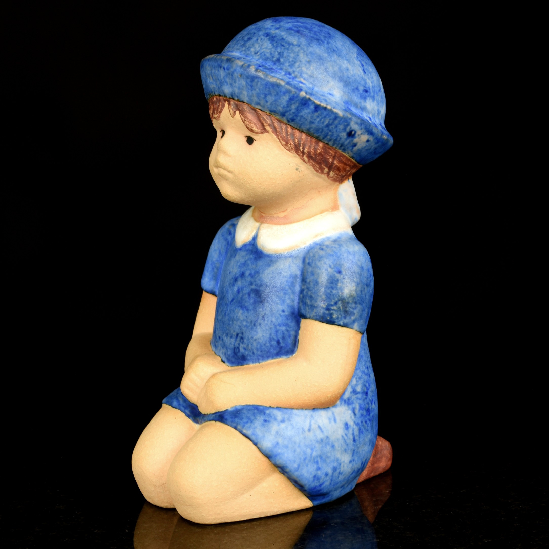 LISA LARSON. Figurin, "Sommarklädd", stengods, Gustavsberg.