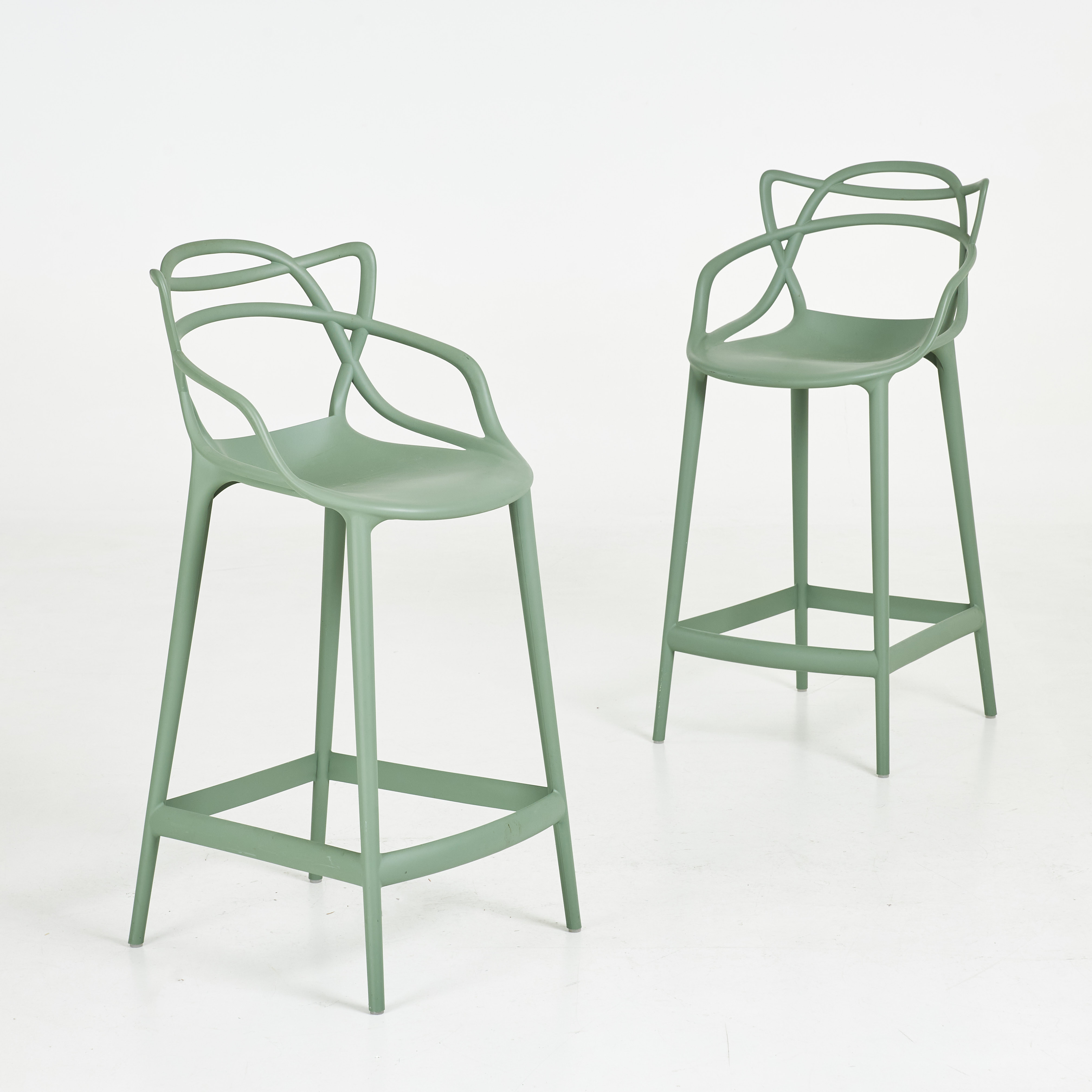 PHILIPPE STARCK & EUGENI QUITLLET. Barstolar, 1 par, "Master's Stool", plast, för Kartell, undertill märkta, Italien, samtida tillverkning.