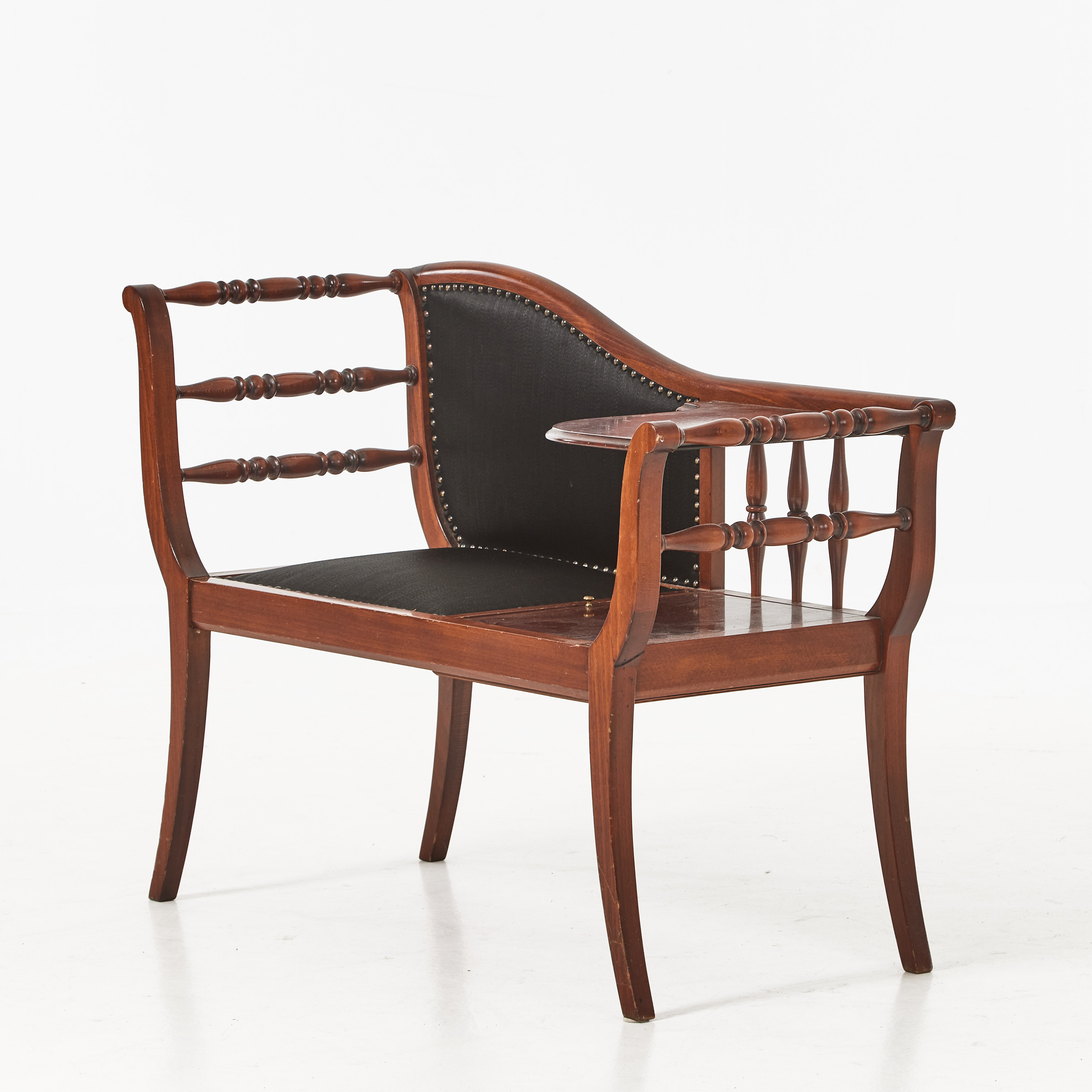 TELEFONBÄNK, 1900-talets andra hälft, mörkbetsad, klädsel i tagel.