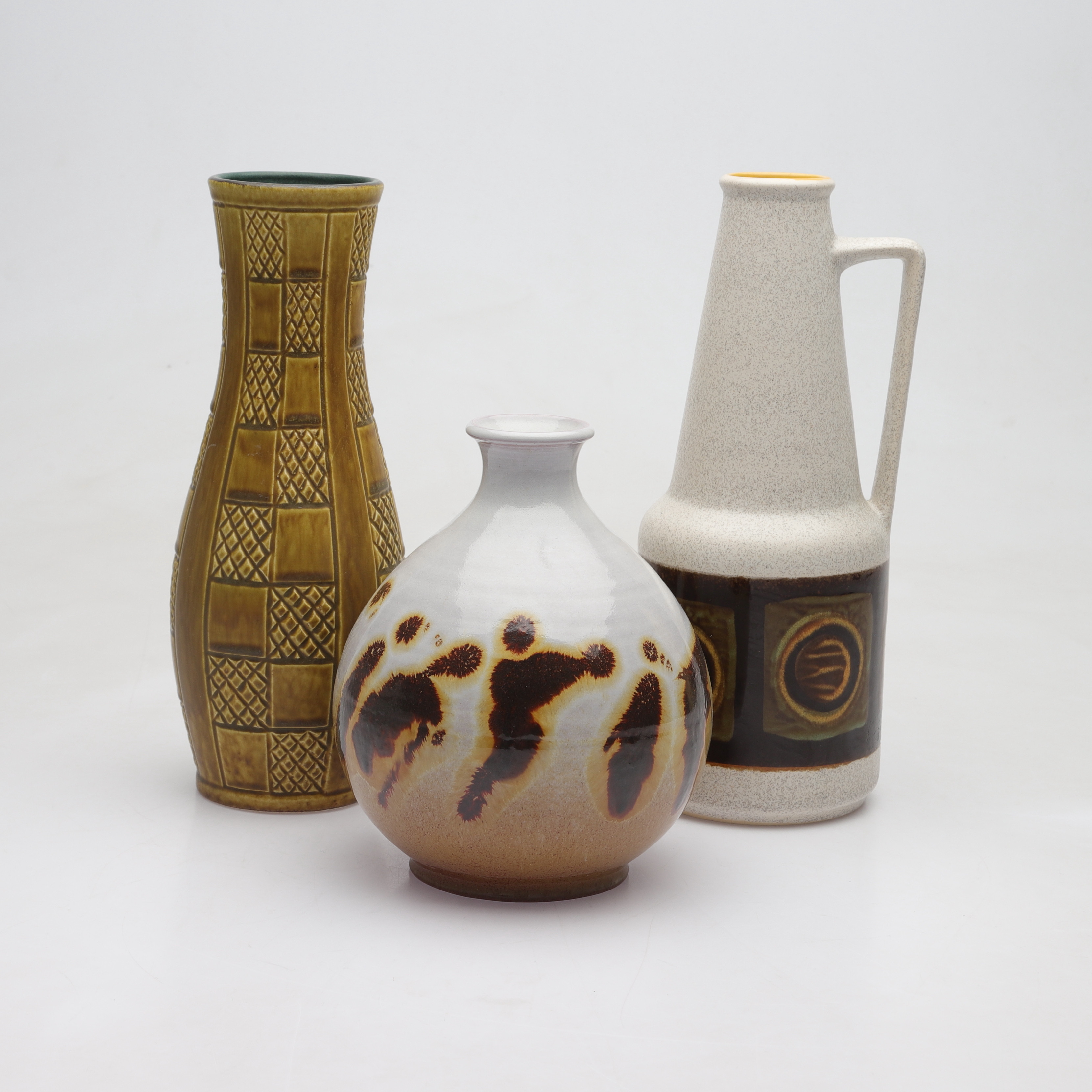 VASER, 3 st, keramik, 1900-tal, främst Tyskland.
