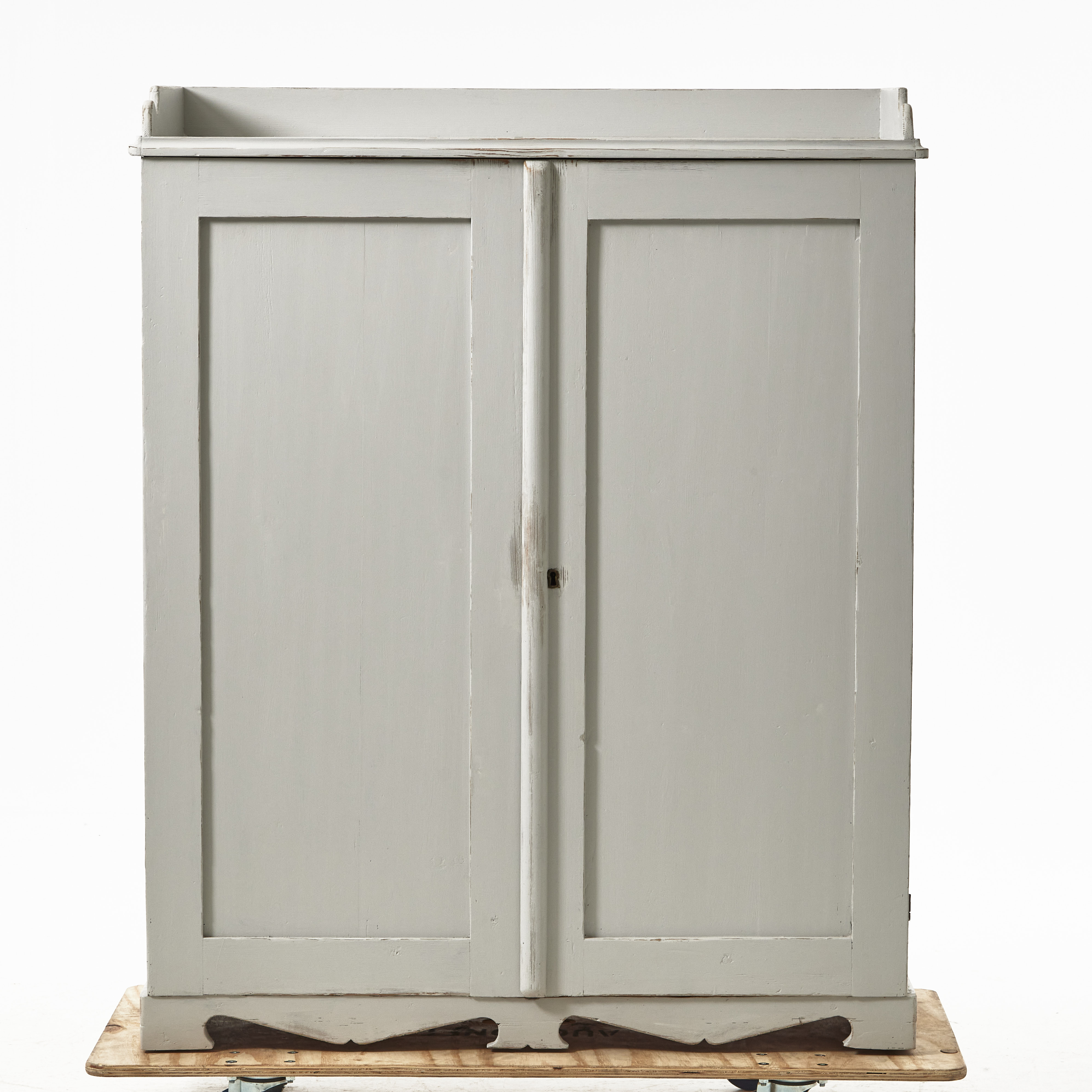 SKÄNK, 1800-talets senare del, sarg, bemålad.