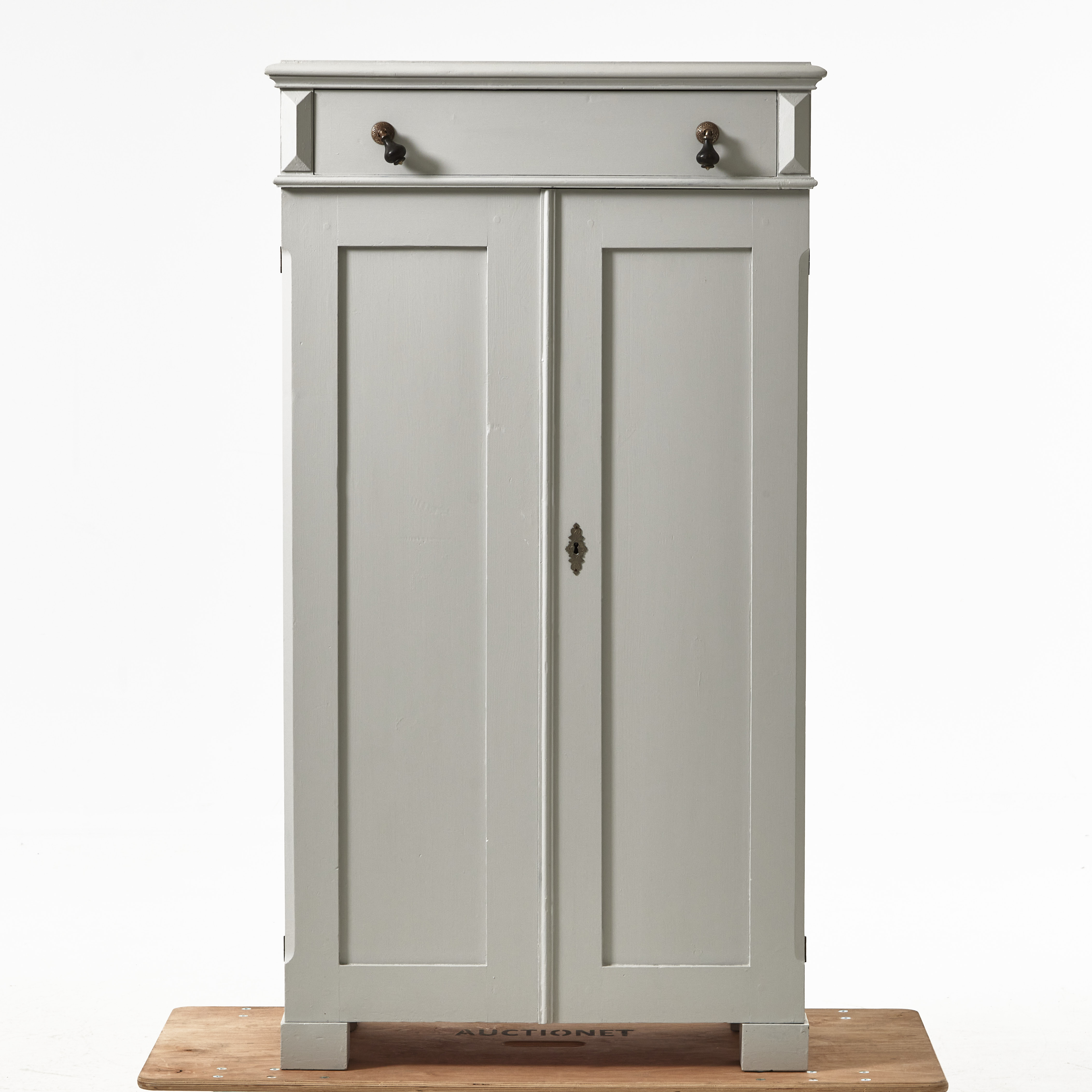 SKÄNK, 1800-talets slut, nyrenässans, bemålad.