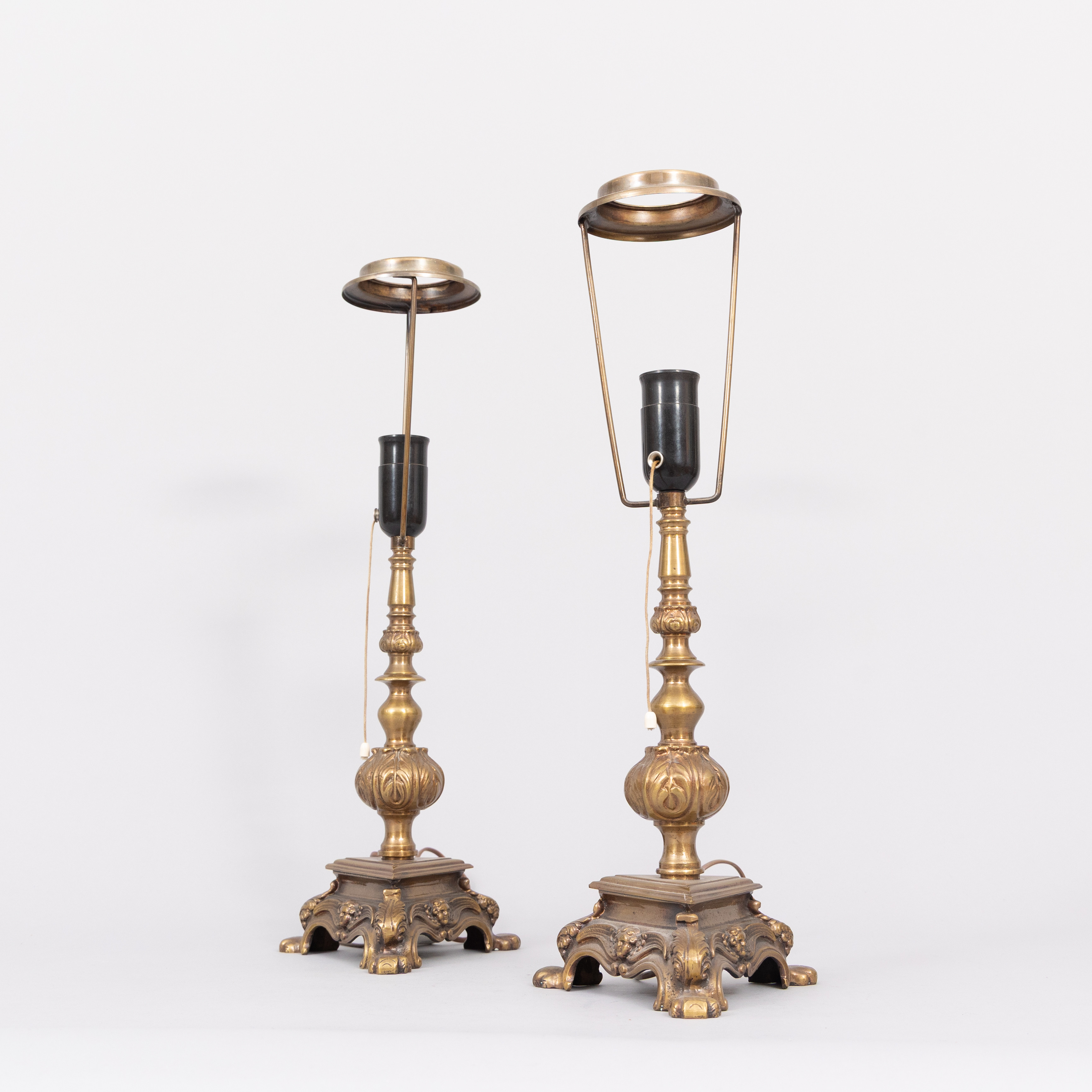 BORDSLAMPOR, 1 par, gulmetall, barockstil, 1900-tal.