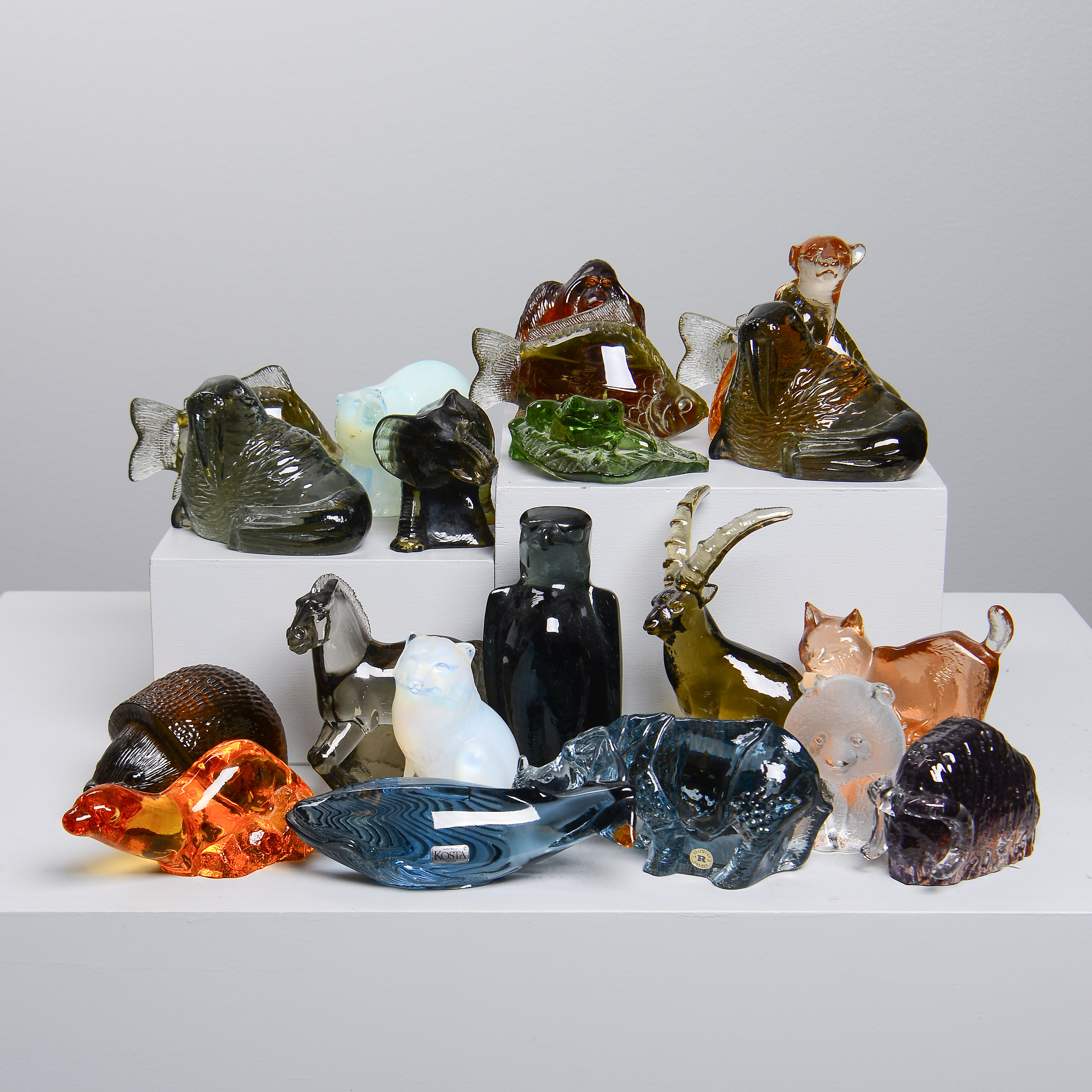 PAUL HOFF. Figuriner, 21 st, för WWF, Kosta, Reijmyre & Svenskt Glas, limiterad upplaga.