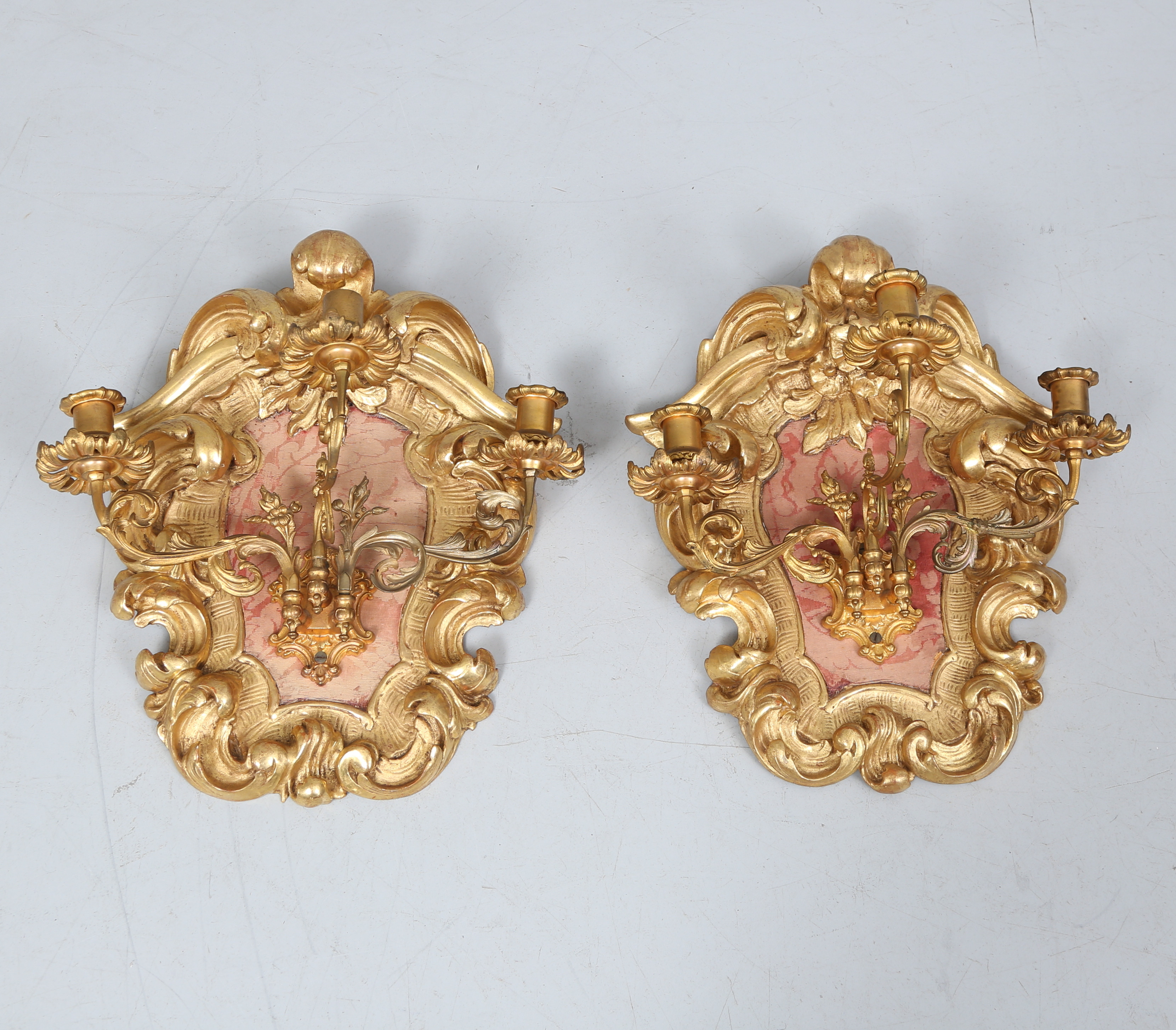 VÄGGLAMPETTER/VÄGGLJUSSTAKAR, snarlika, 1 par, rokokostil, 1900-tal.