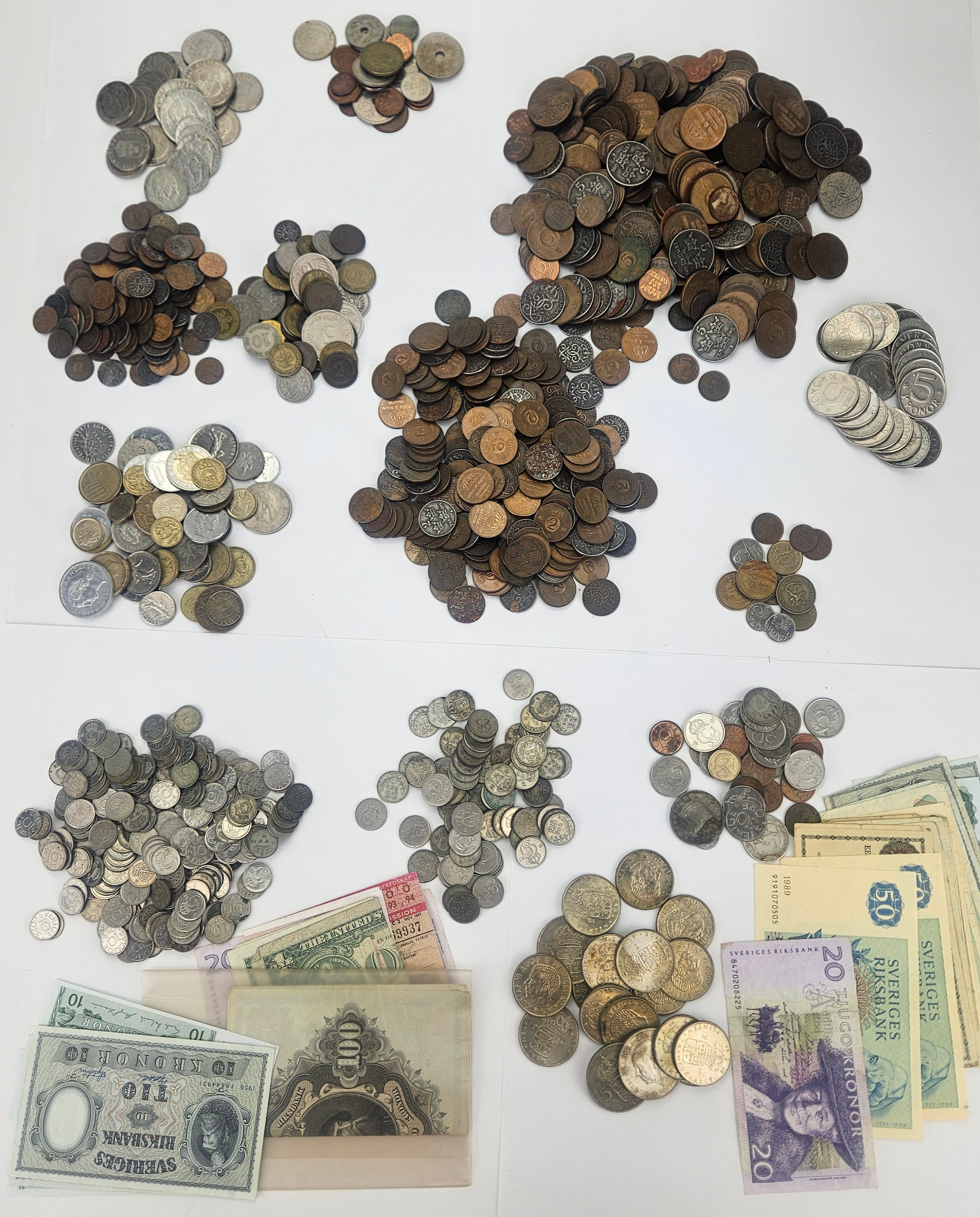 PARTI MYNT OCH SEDLAR, bland annat svenska 2 kronor, 15 st, silver, 40%.