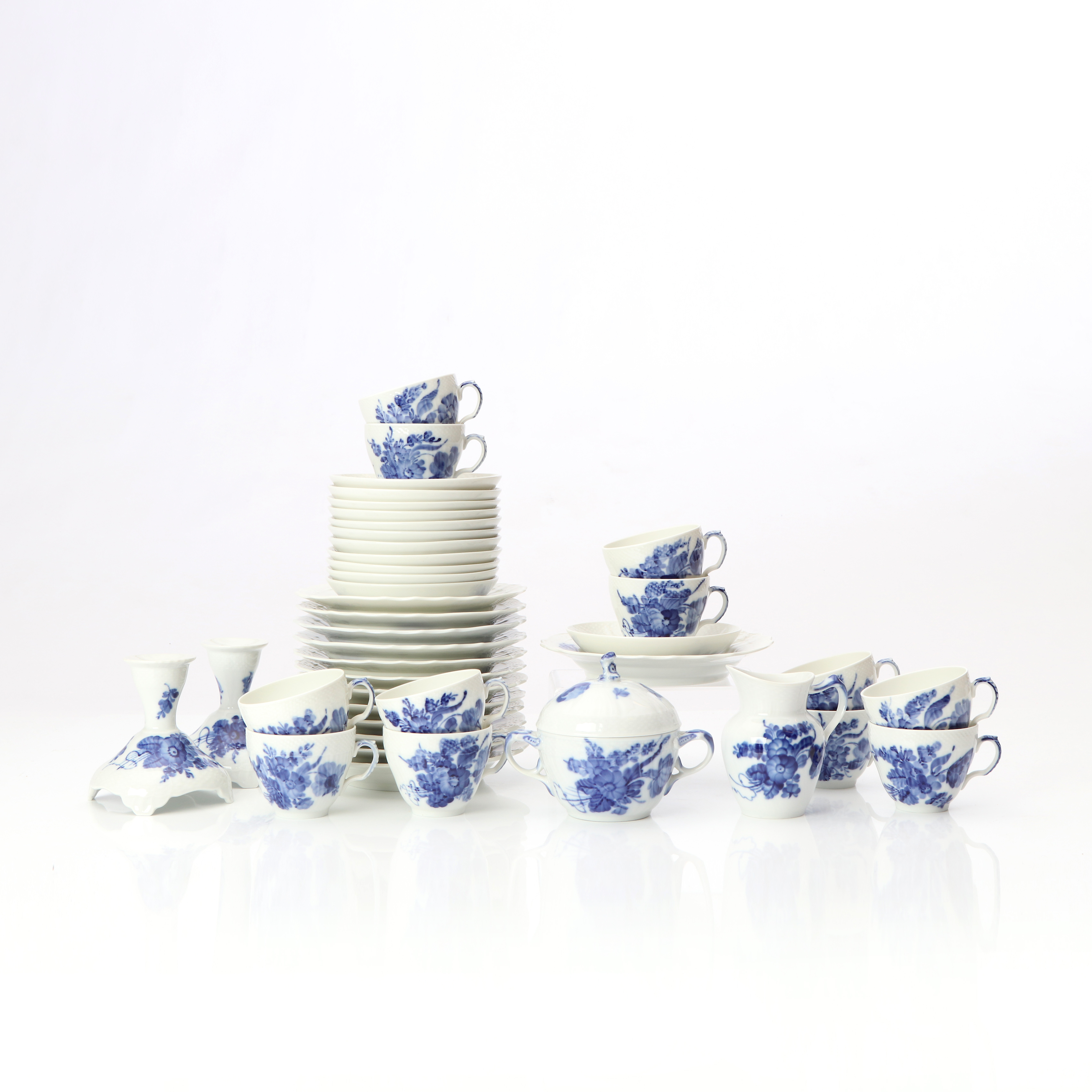BLÅ BLOMST, KAFFESERVIS, 29 DELAR. Porslin. Rouyal Copenhagen. Danmark, 1900-tal.