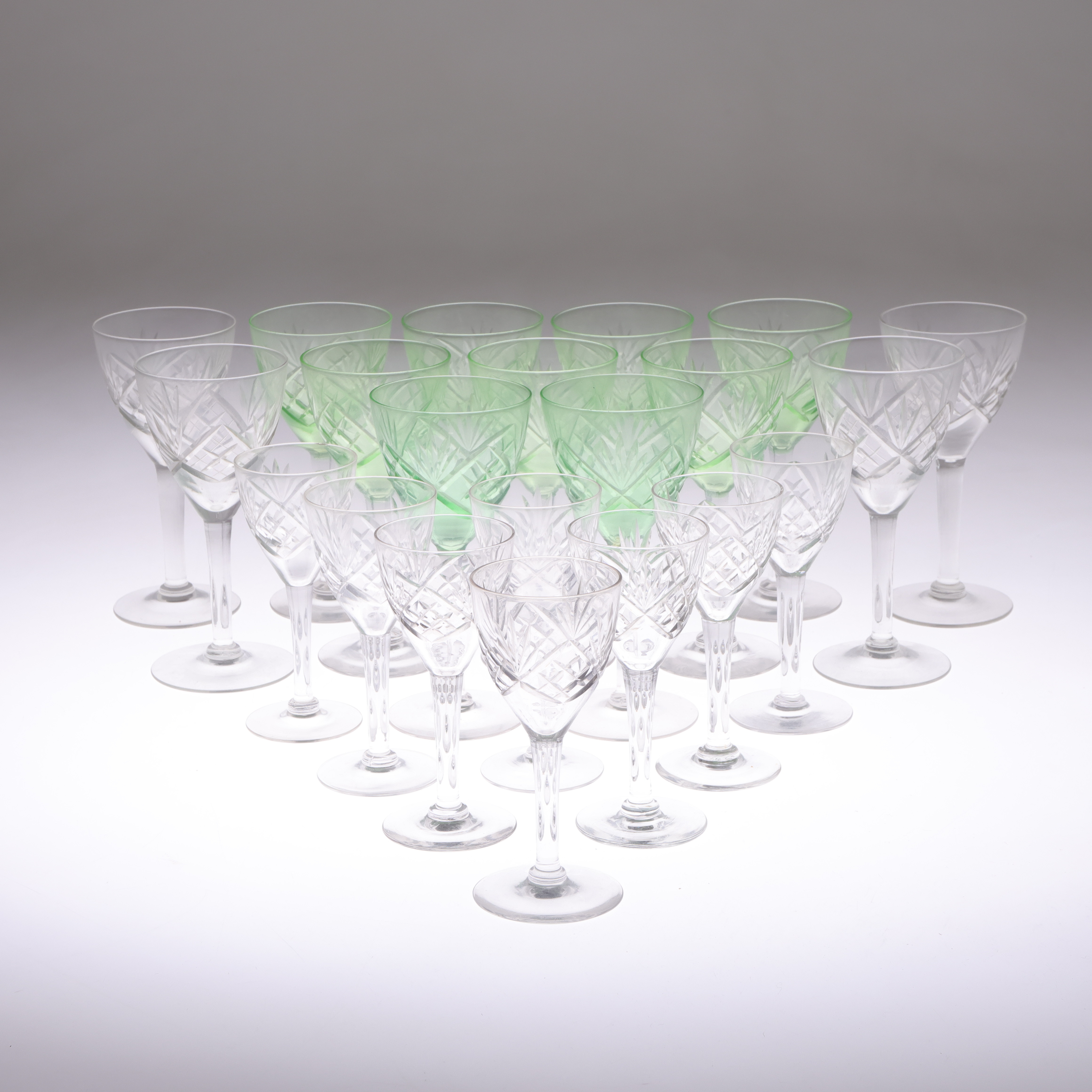 SERVISDELAR, glas, 21 delar, 1900-tal.