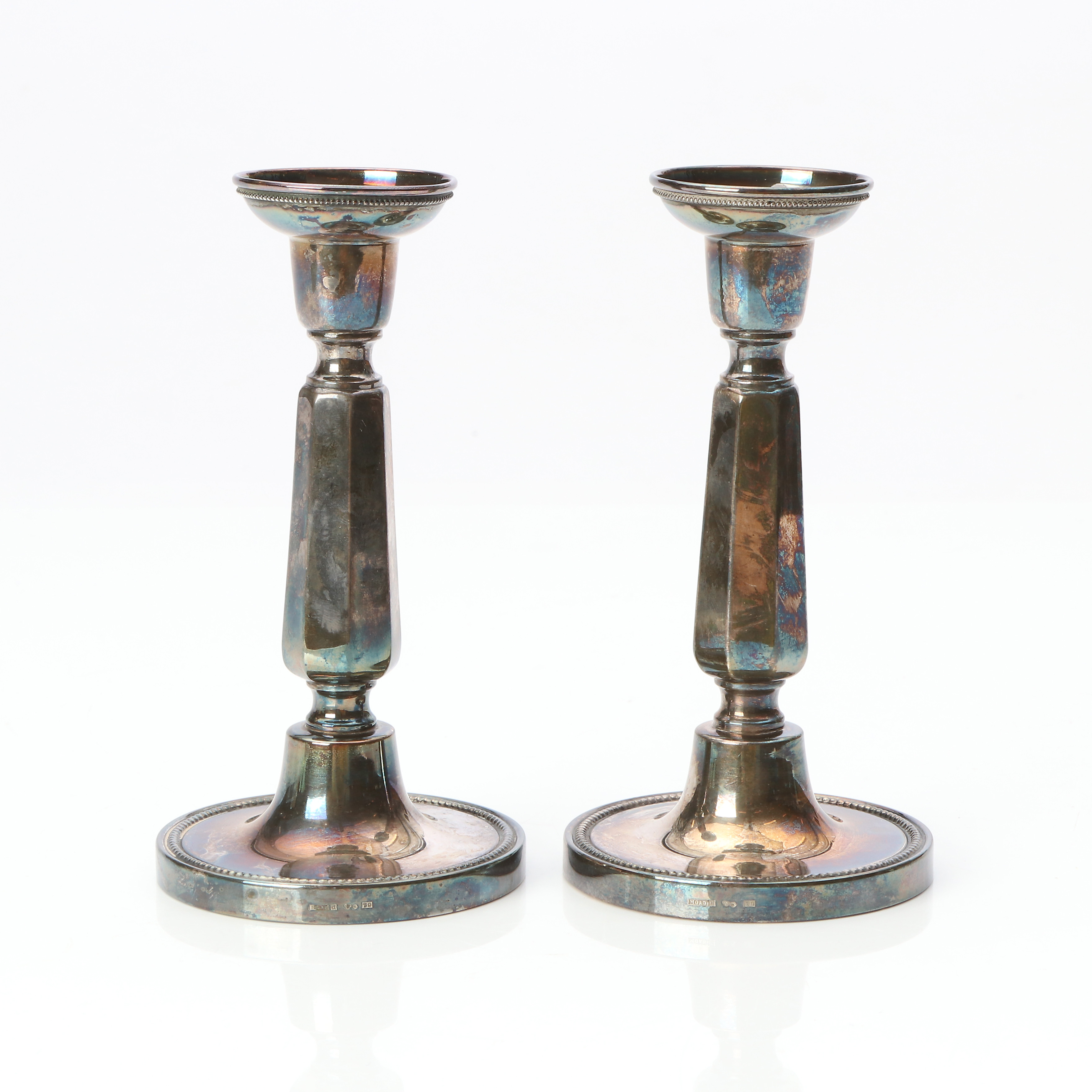 LJUSSTAKAR, ETT PAR. Silver, med fylda fötter. MGAB, Uppsala, 1969.