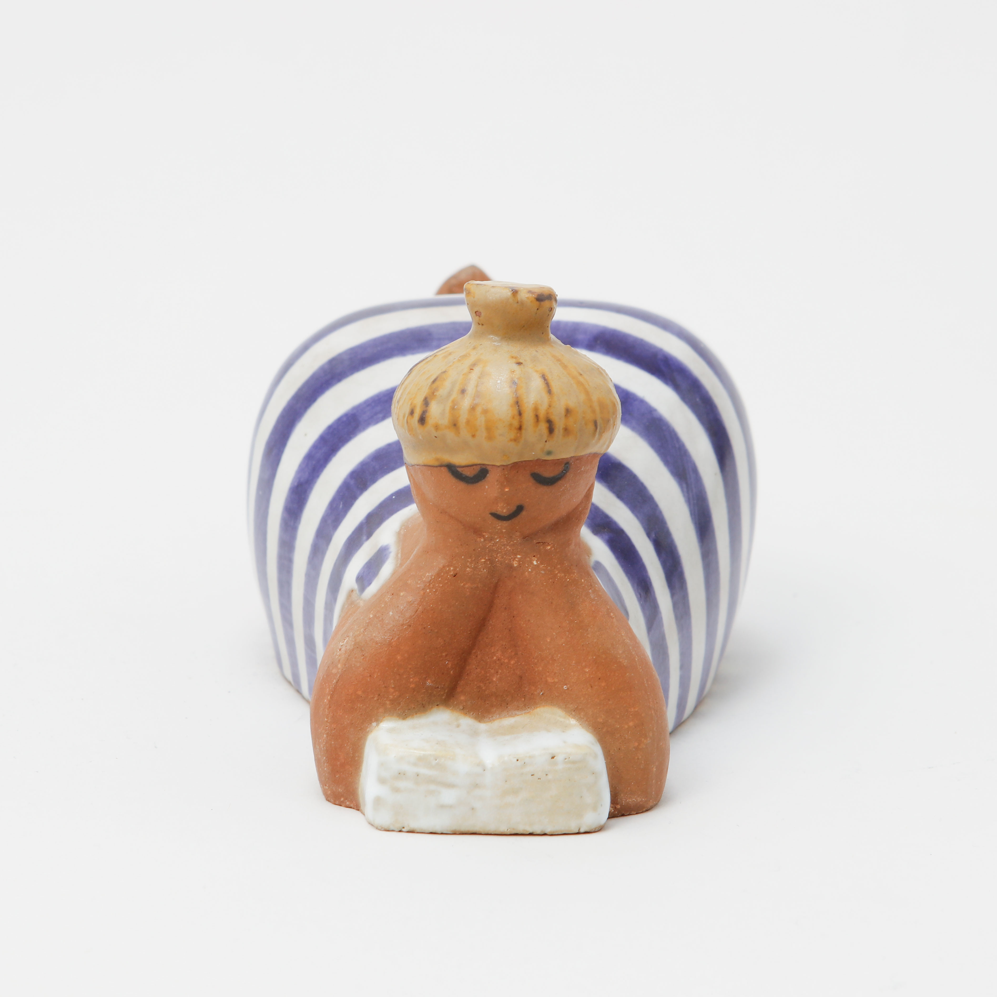 LISA LARSON. Figurin, stengods, "Beata" ur serien "ABC-flickorna", Gustafsberg.