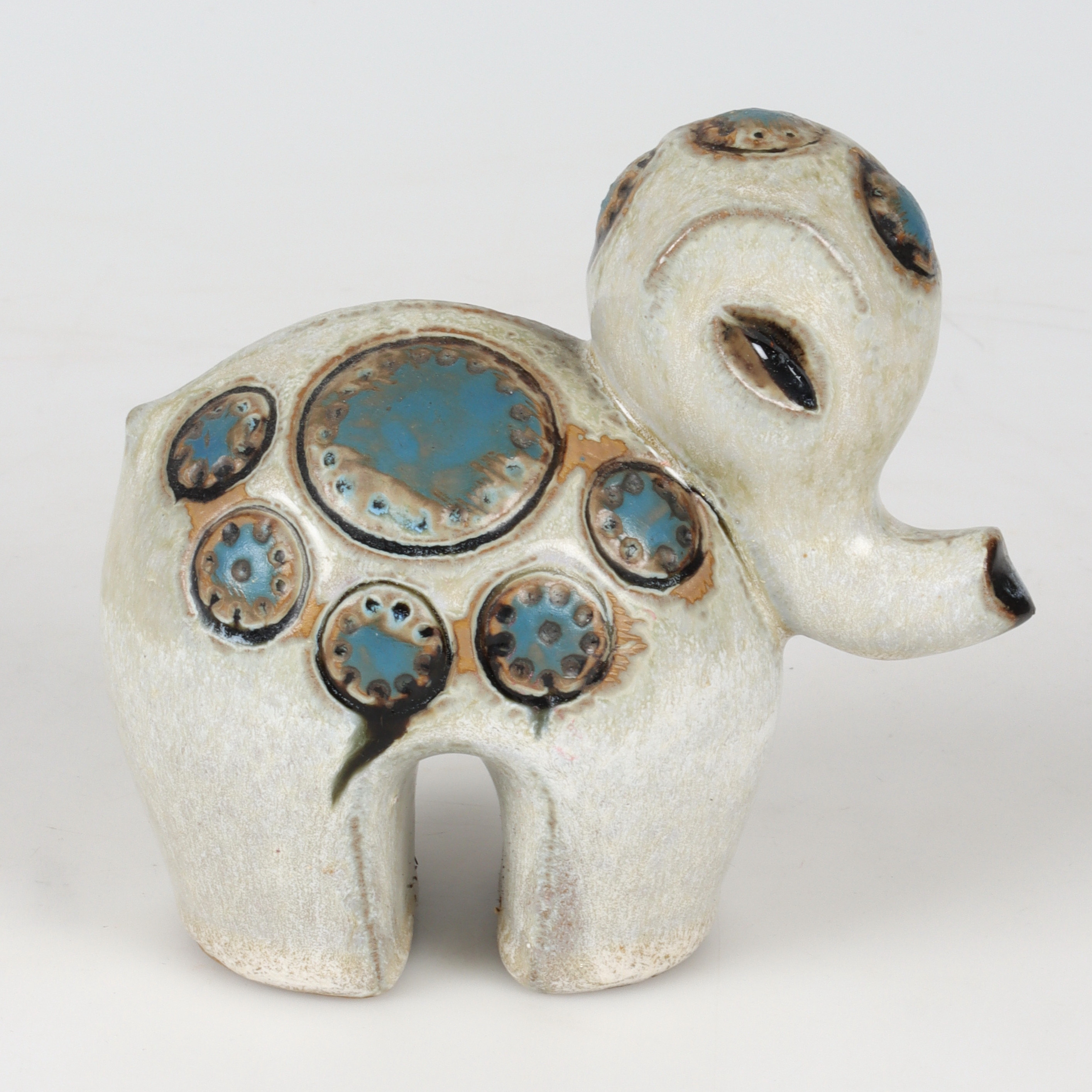 BRITT-LOUISE SUNDELL. Figurin. Keramik, elefant, "Ringo". Gustavsberg. 1900-tal.
