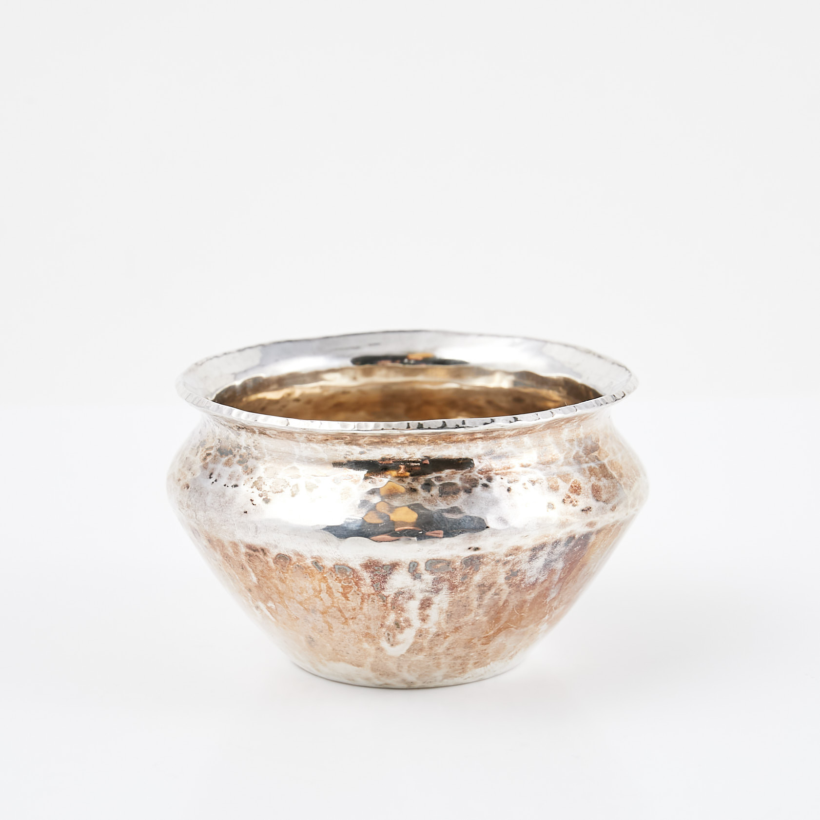 CLAES GIERTTA. Skål, sterlingsilver, hamrad dekor, Stockholm, 1978.