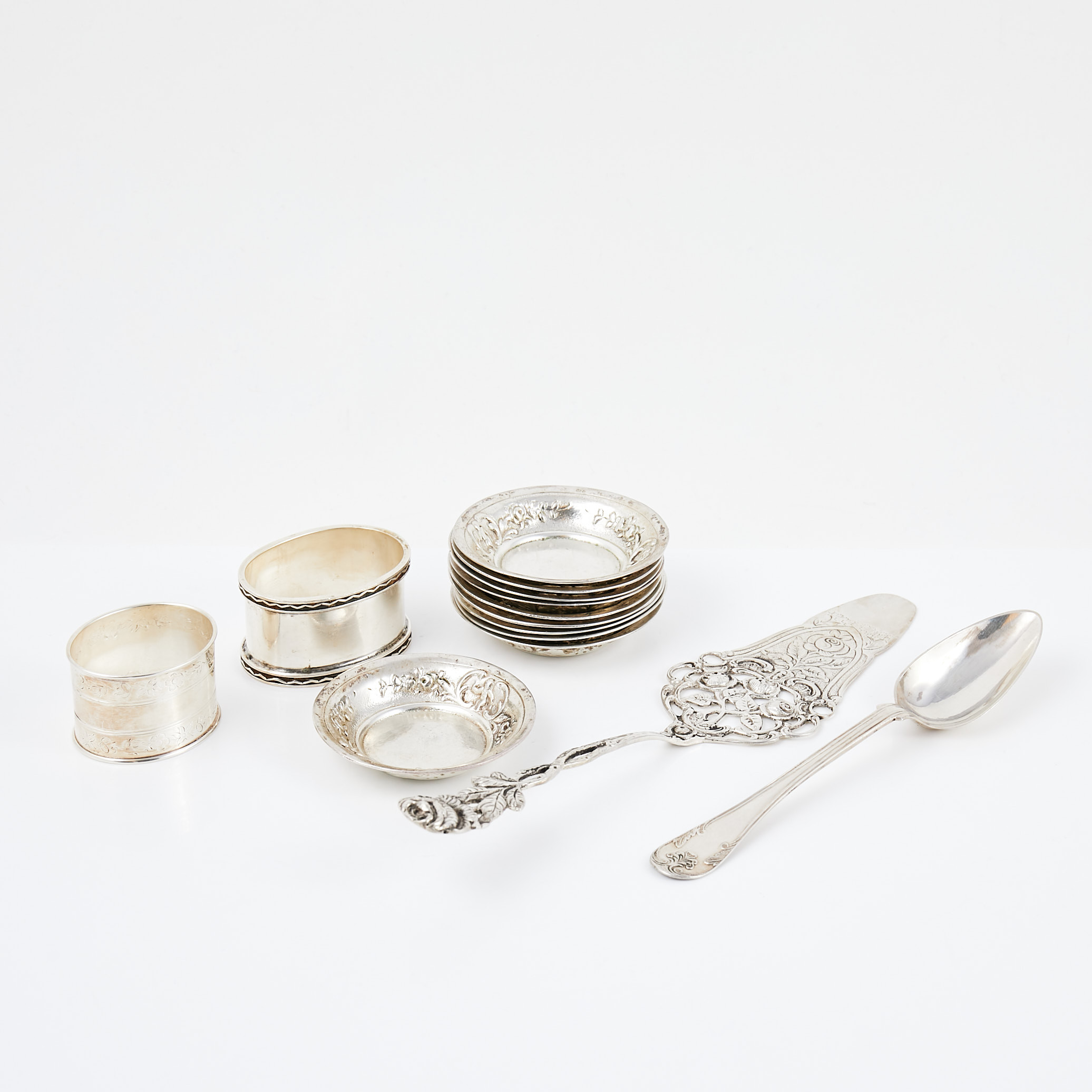 SMÅFAT, SERVETTRINGAR, KAKSPADE, TESKED, 14 dlr., silver, olika tillverkare och silverhalt, 1900-tal.