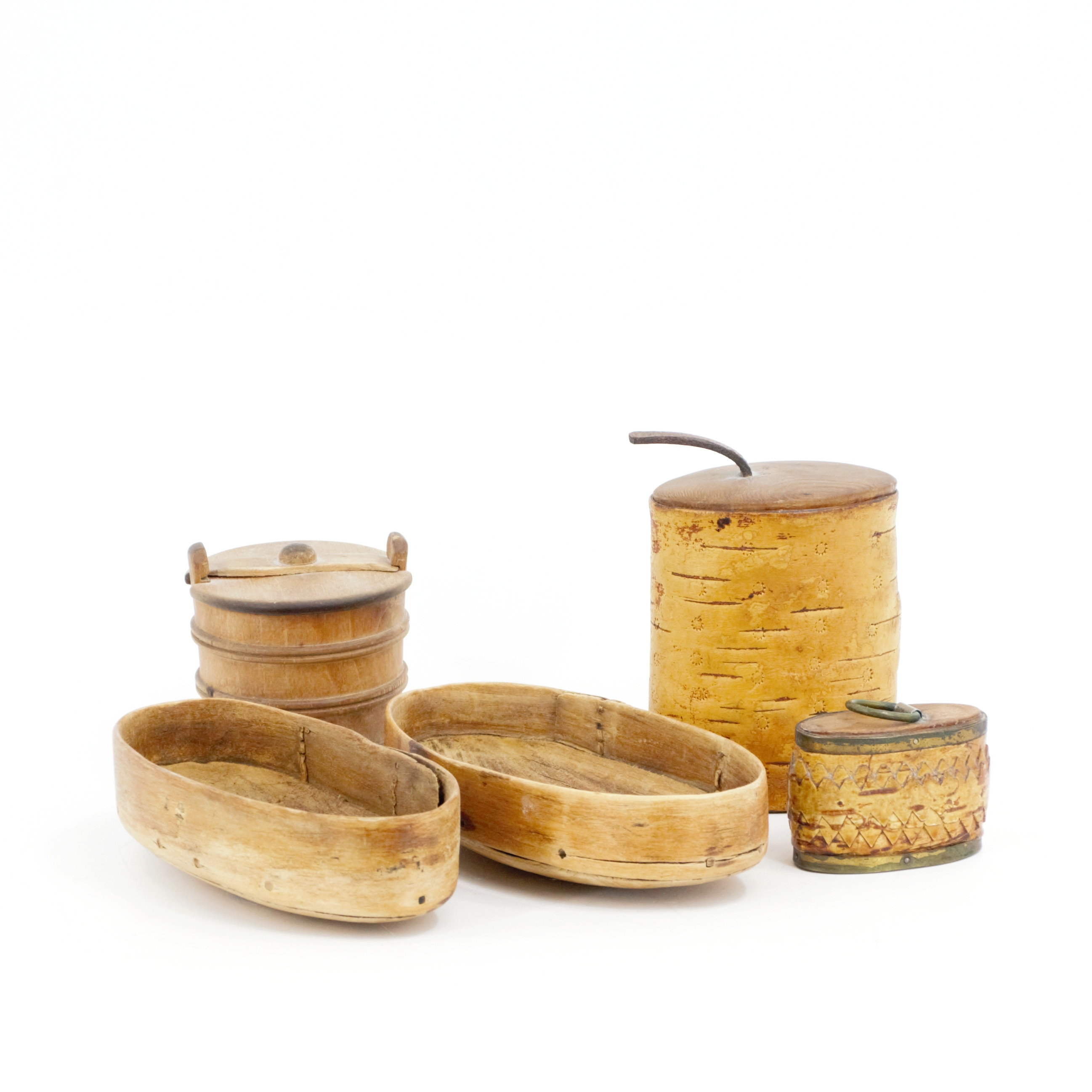 SVEPASKAR och BURK med lock, näver, trä, 4 delar, 18/1900-tal.