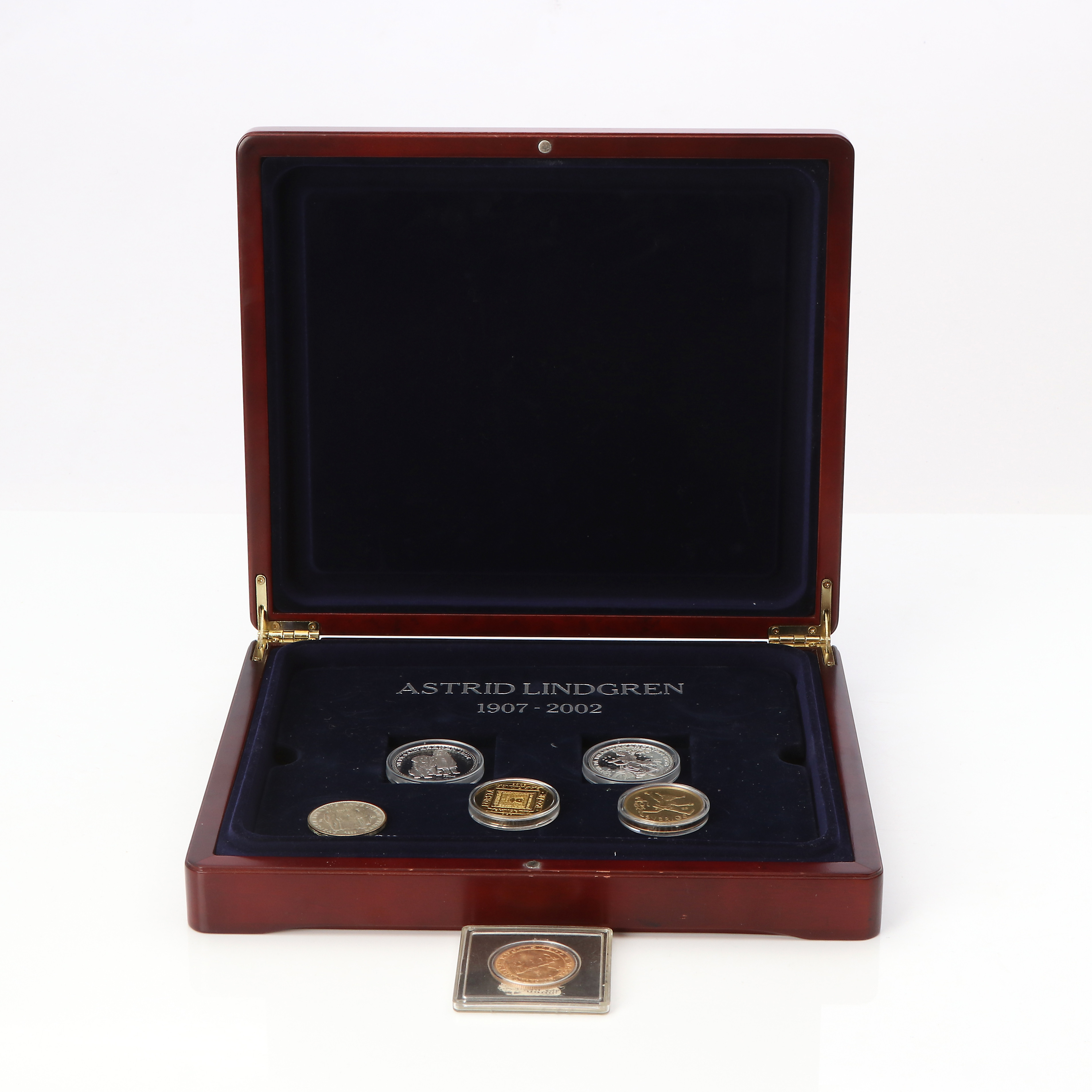 ASTRID LINDGREN, MINNESMEDALJER, 14 ST. I etui. Finsilver 99,9%, medaljernas vikt 378 gram.