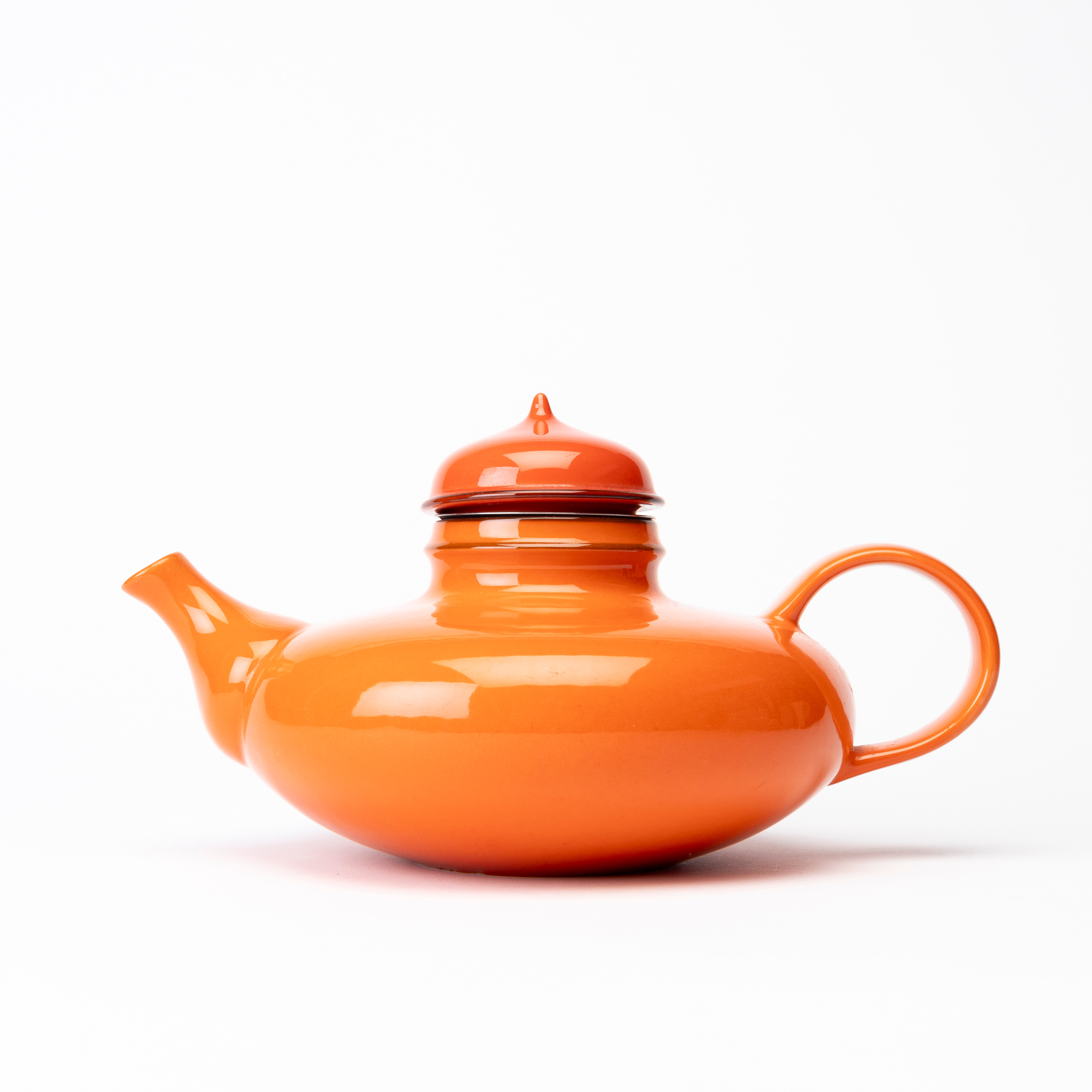 INGER PERSSON. Tekanna, porslin med sil, "Pop", stämpelmärkt, Rörstrand, 1960-tal.