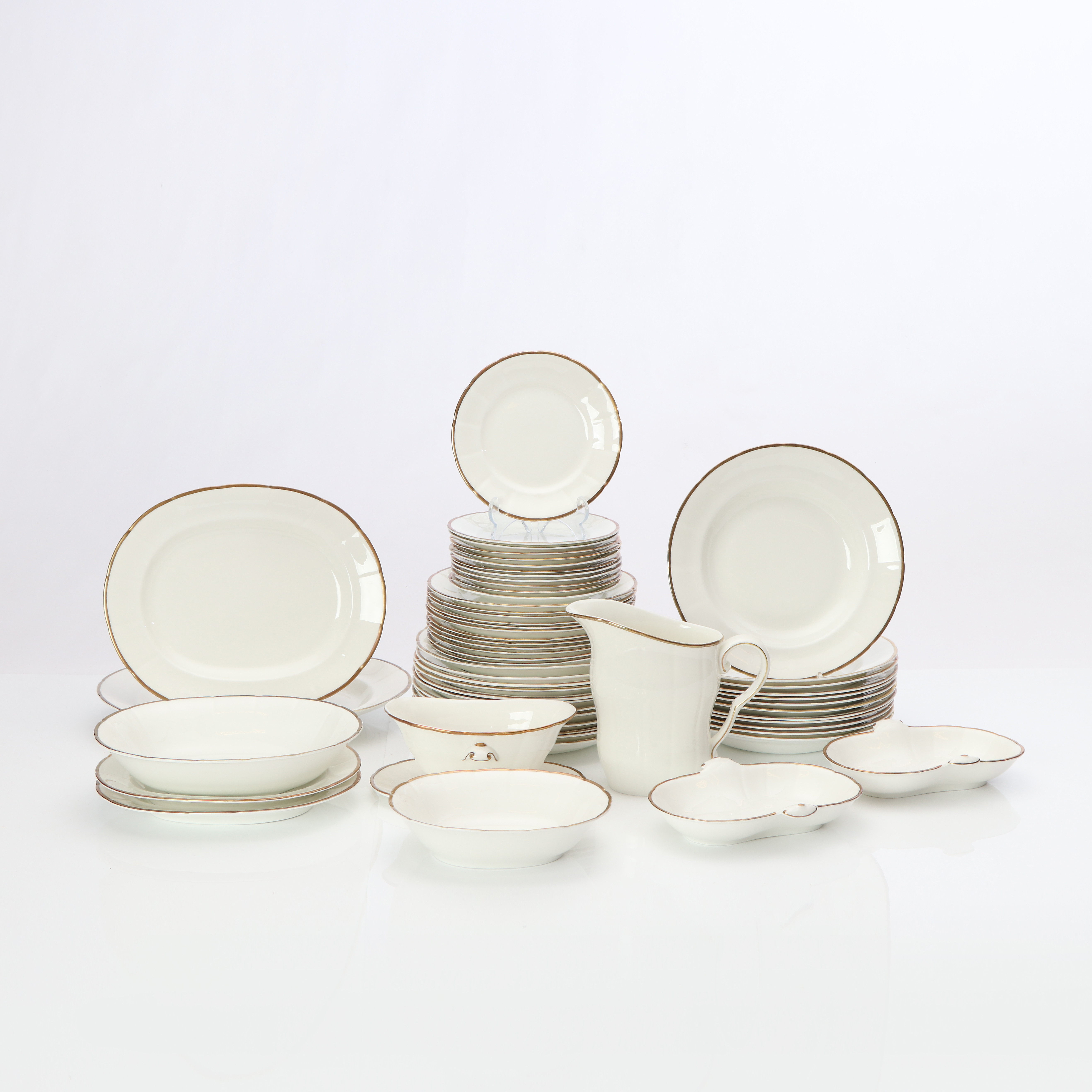 WILHELM KÅGE. MATSERVIS, 58 DELAR. Porslin. "Bo", Gustavsberg.