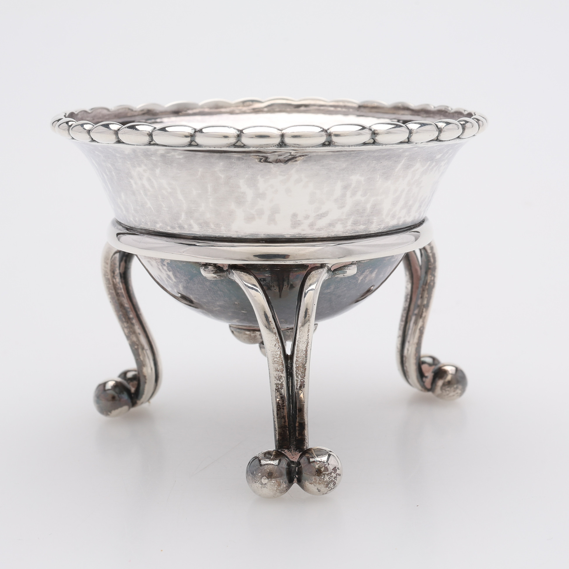 GEORG JENSEN. SKÅL PÅ FÖTTER, STERLINGSILVER, MODELL NO 20, DANMARK, 1925-1932.