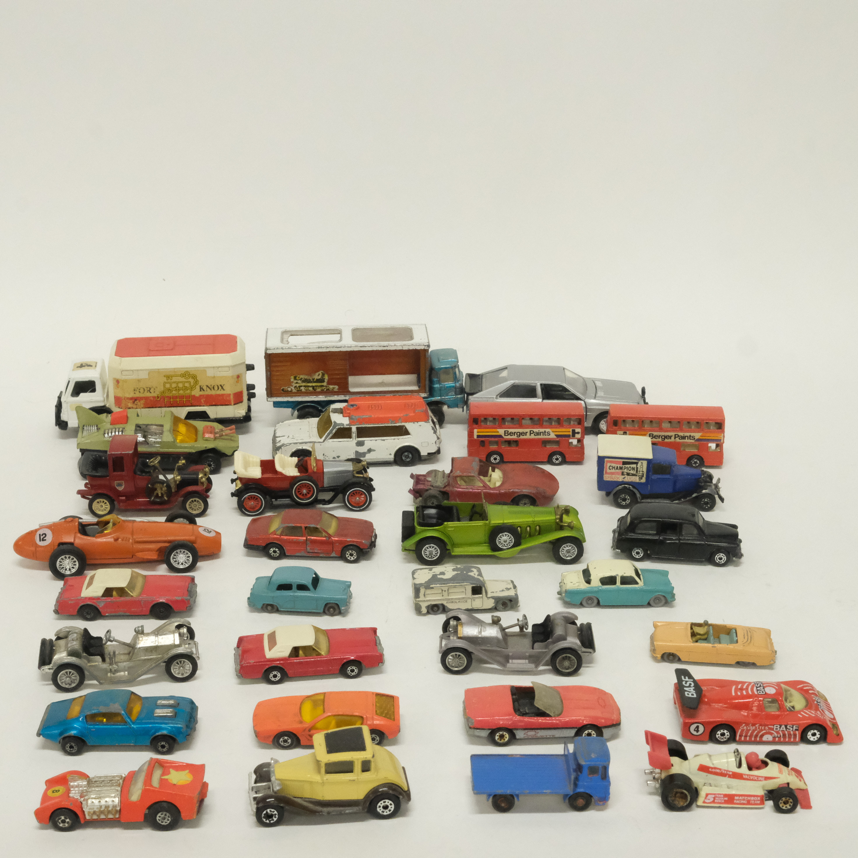 MODELLBILAR, LESNEY OCH MATCHBOX, 31 DELAR.