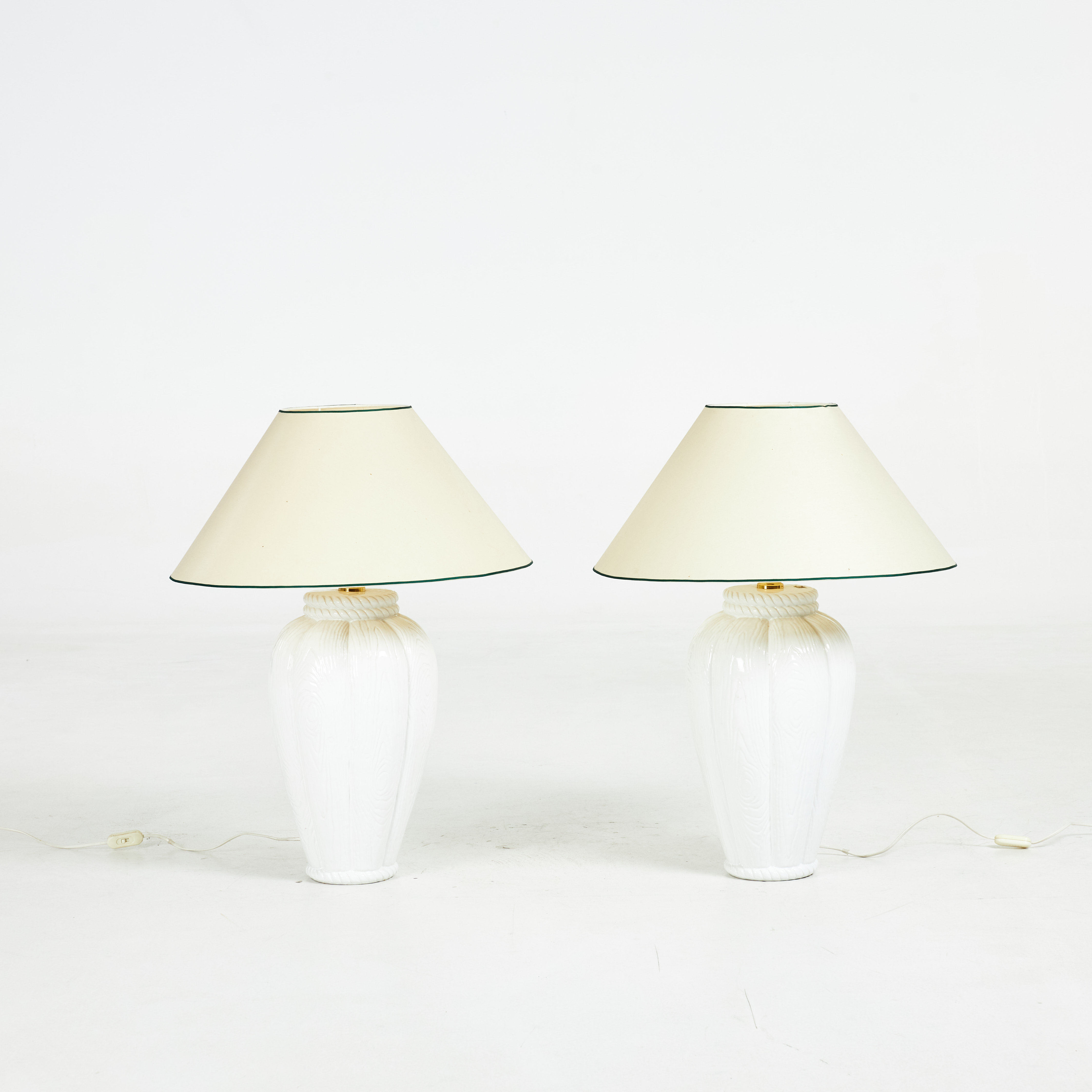 BORDSLAMPOR, 1 par, glaserad keramik, 1900-talets slut.