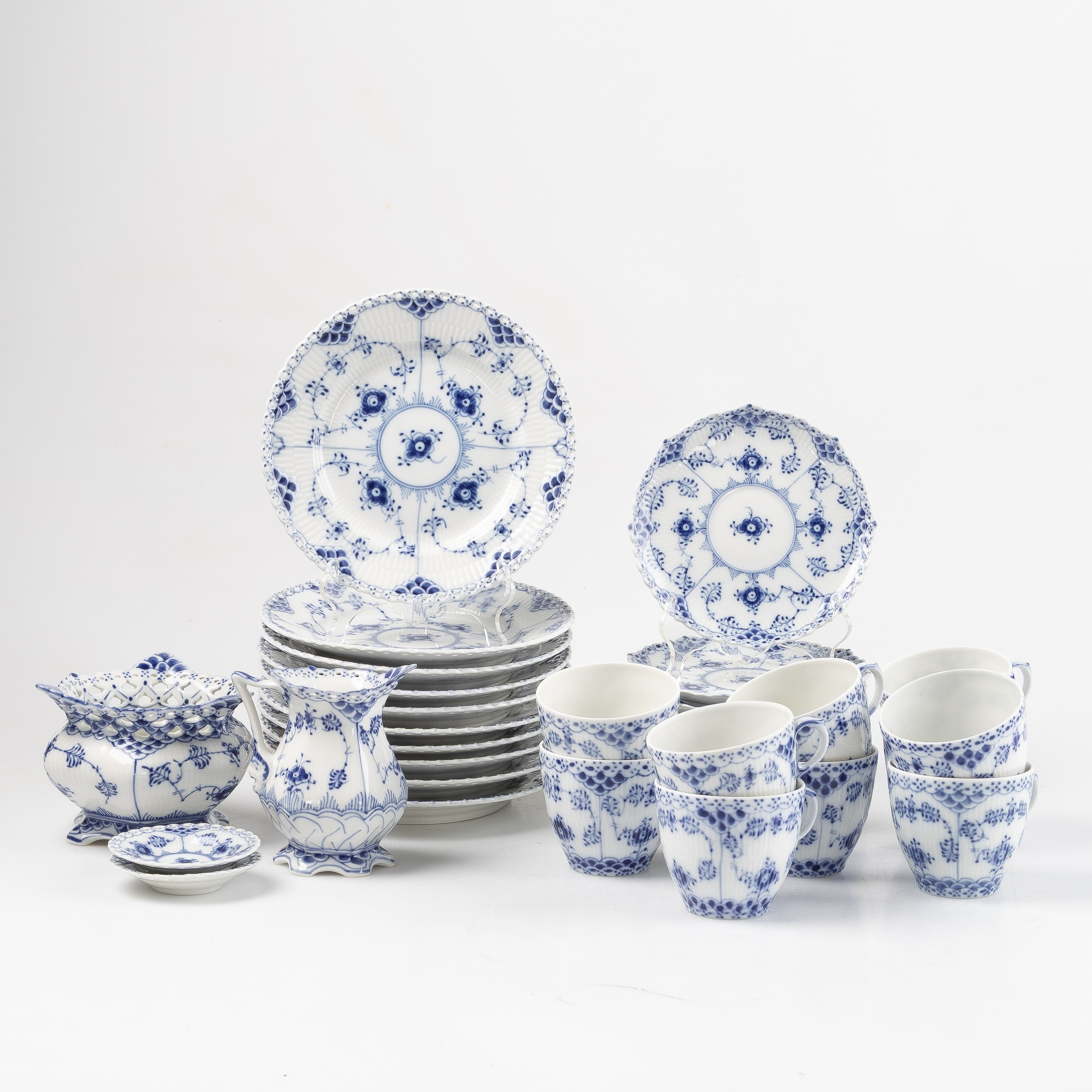 KAFFESERVIS, 24 delar, Musselmalet, Royal Copenhagen, Danmark.