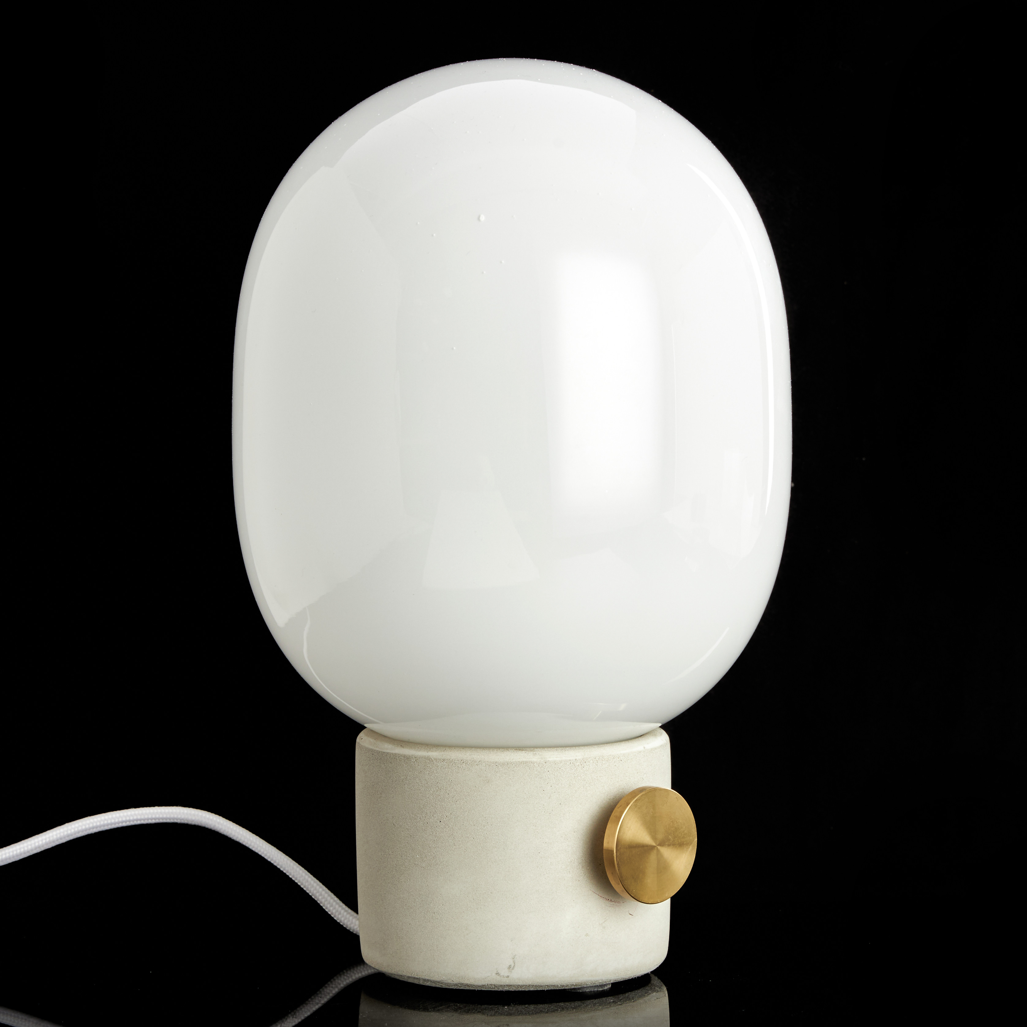 BORDSLAMPA. JWDA Concrete Lamp, Jonas Wagell, Audo. Samtida design.