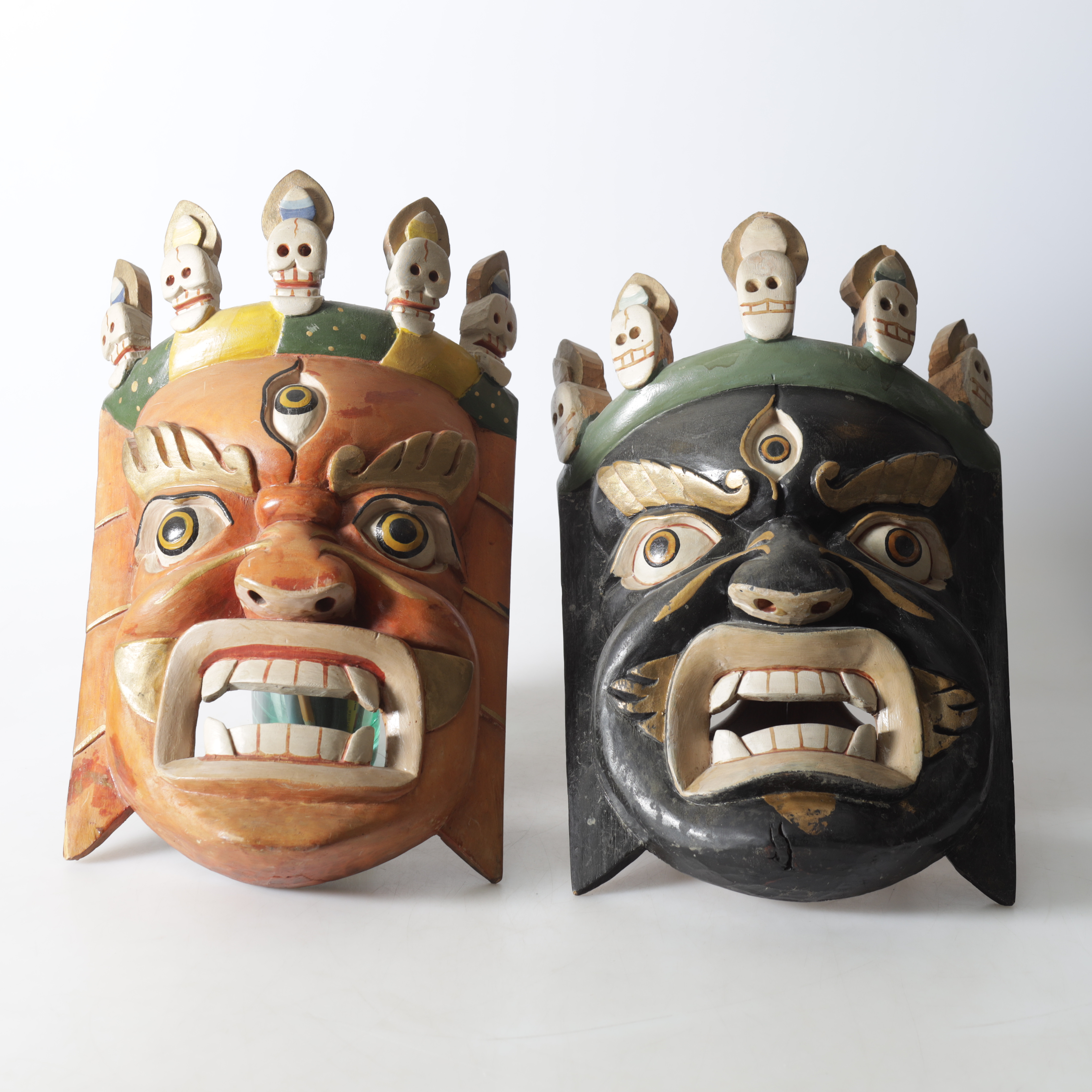 MASKER, 2 st, Asiatiska, 1900-tal.