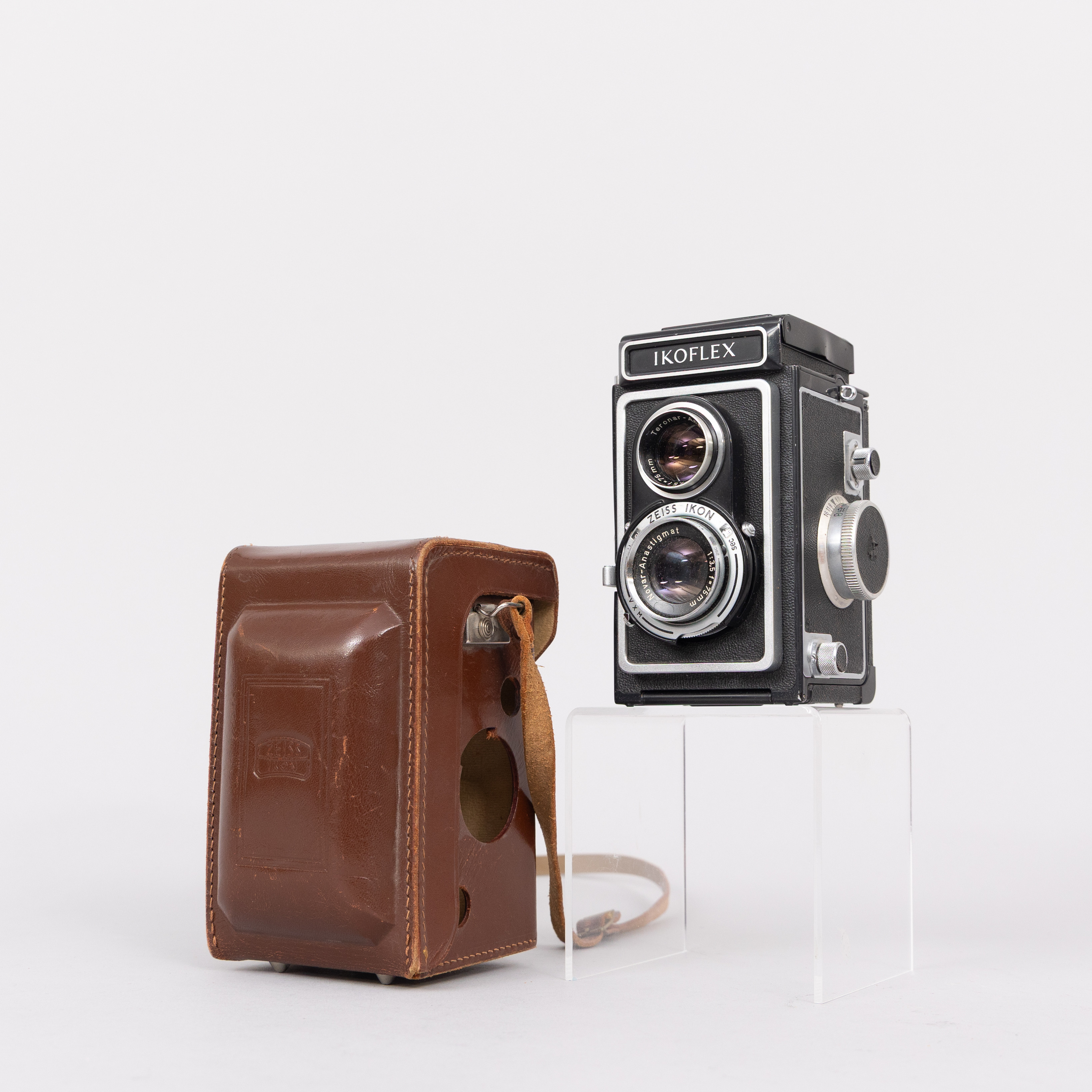 KAMERA. Ikoflex, Zeiss Ikon, med fodral, Tyskland, 1900-tal.