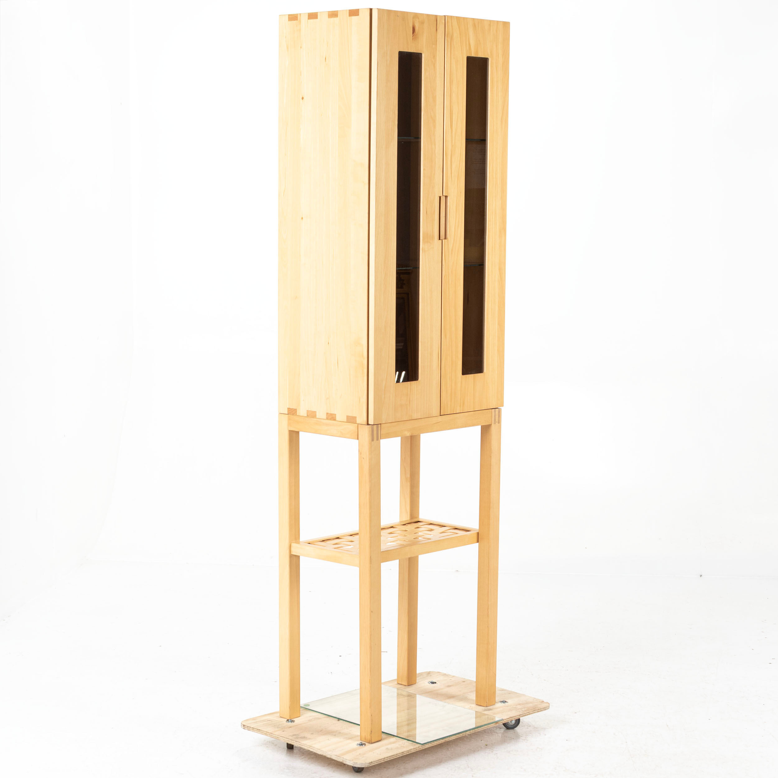 KNUT & MARIANNE HAGBERG. Vitrinskåp, massiv asp, "Ottenby", Ikea, 2000-tal.